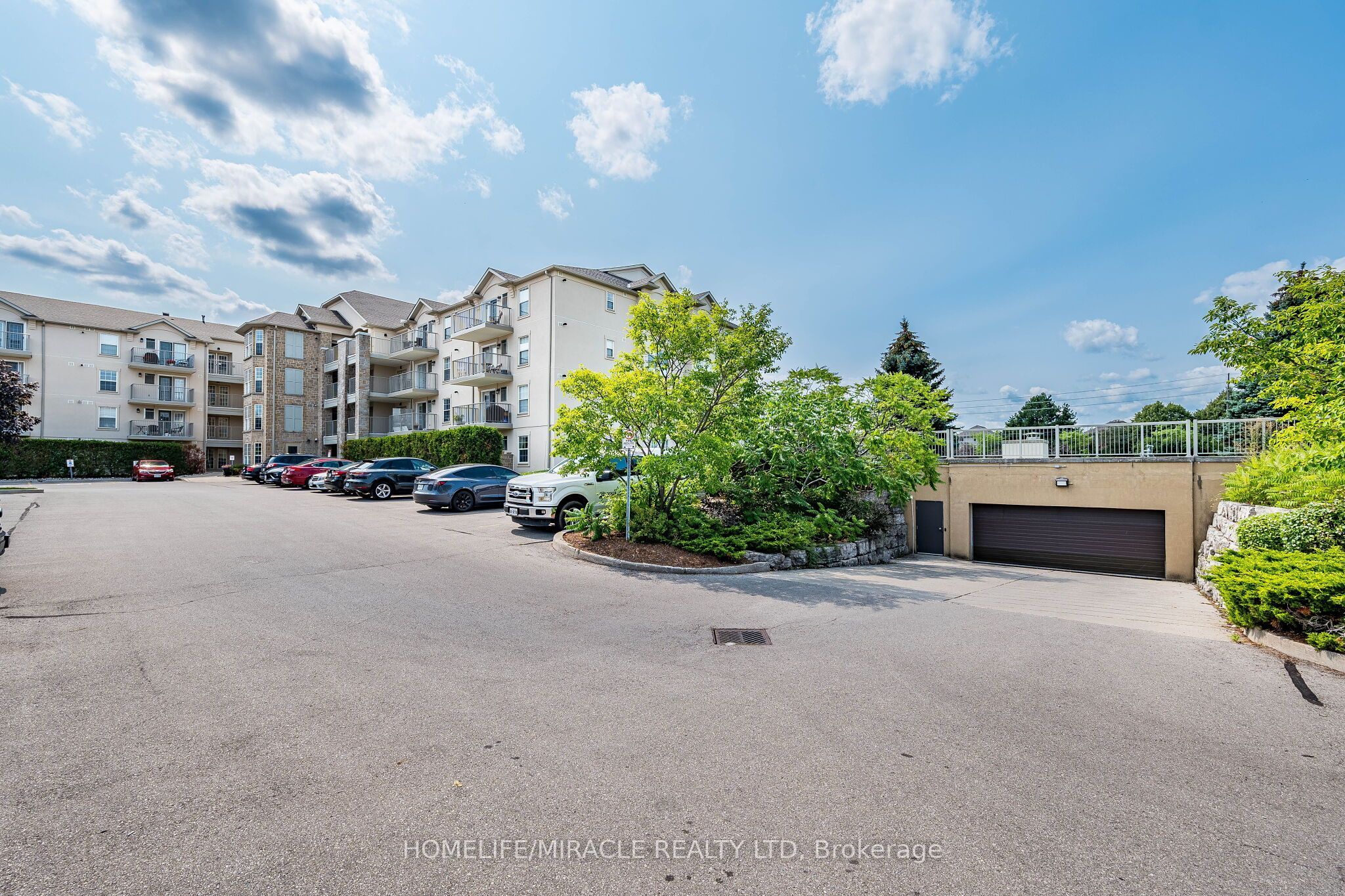 1490 Bishops Gate 305, Oakville, ON L6M 4N3 photo 2