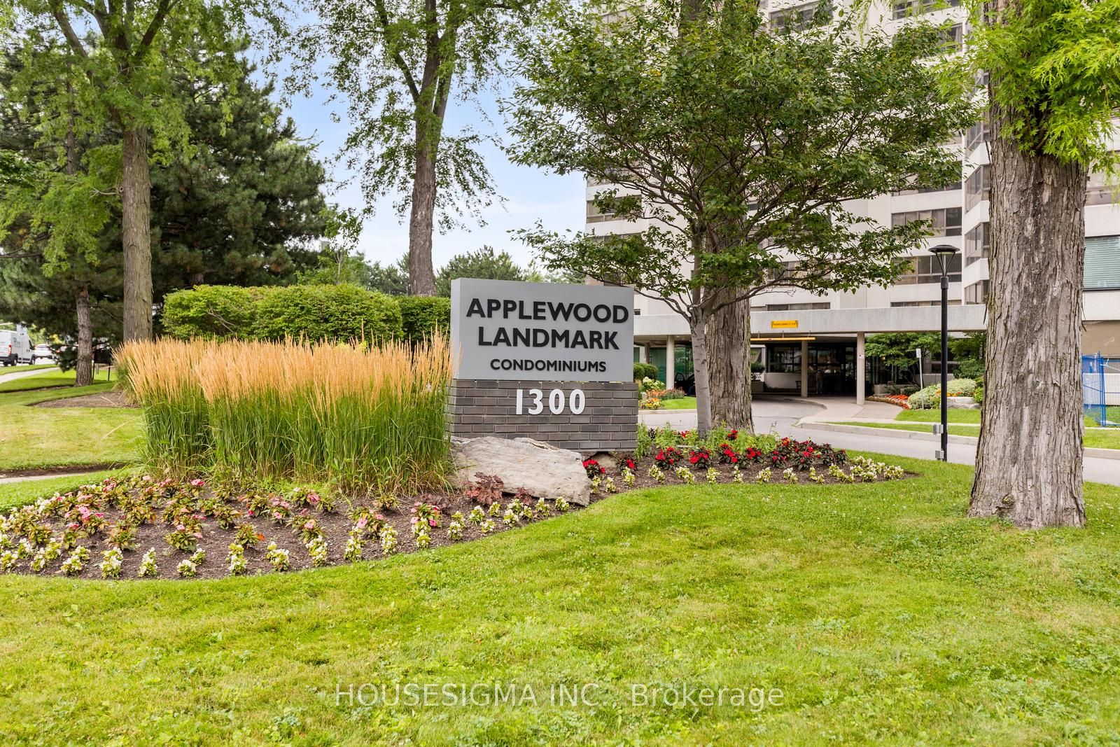 1300 Bloor Street 2010, Mississauga, ON L4Y 3Z2 photo 2