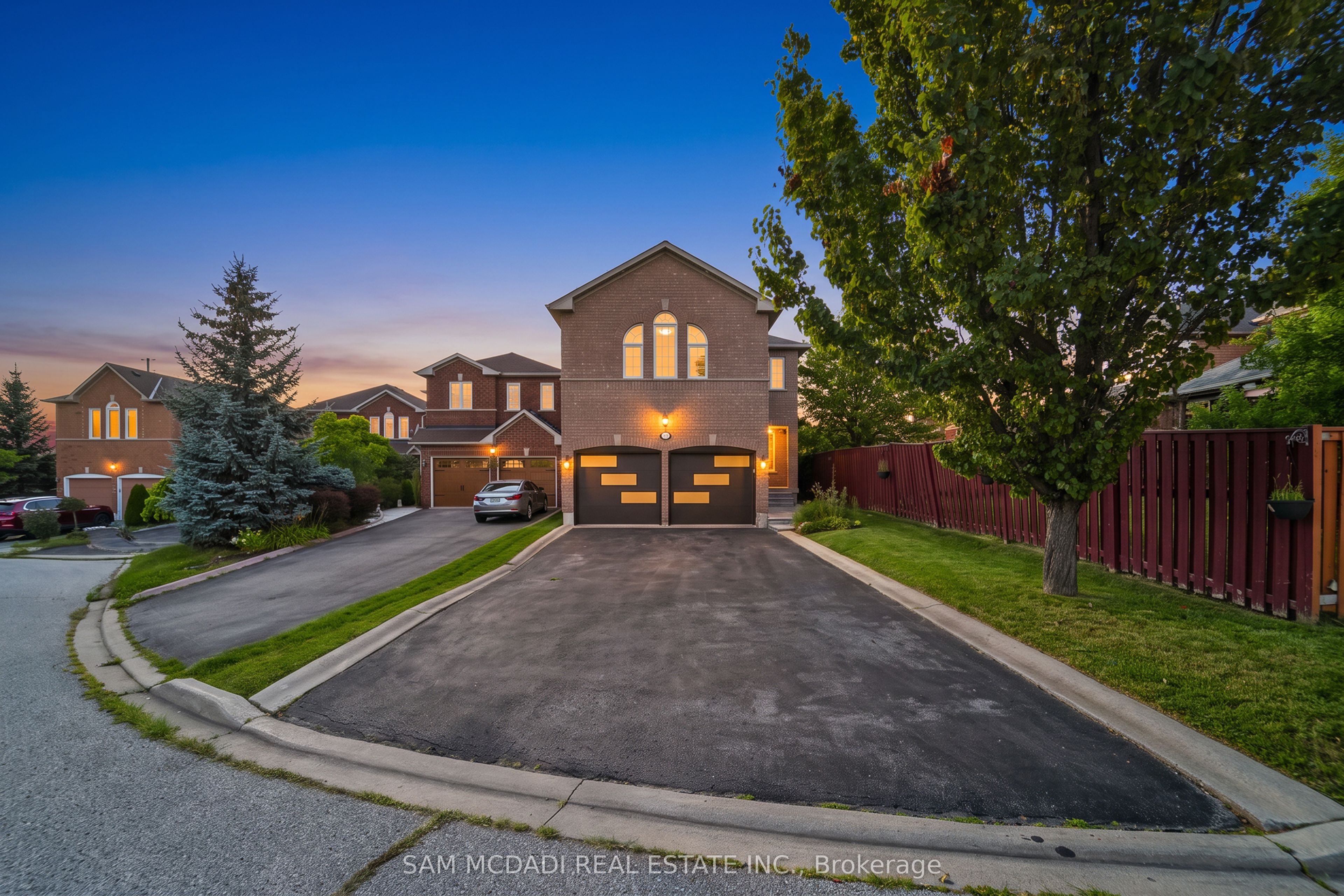 3191 Oakview Road, Mississauga, ON L5N 7N9