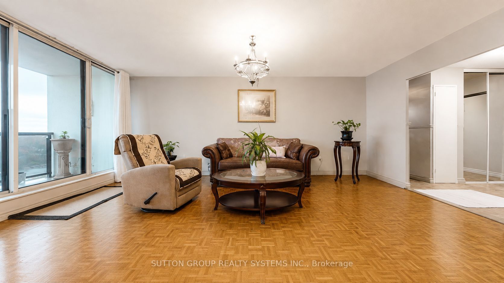 85 Emmett Avenue 1811, Toronto, ON M6M 5A2 photo 2