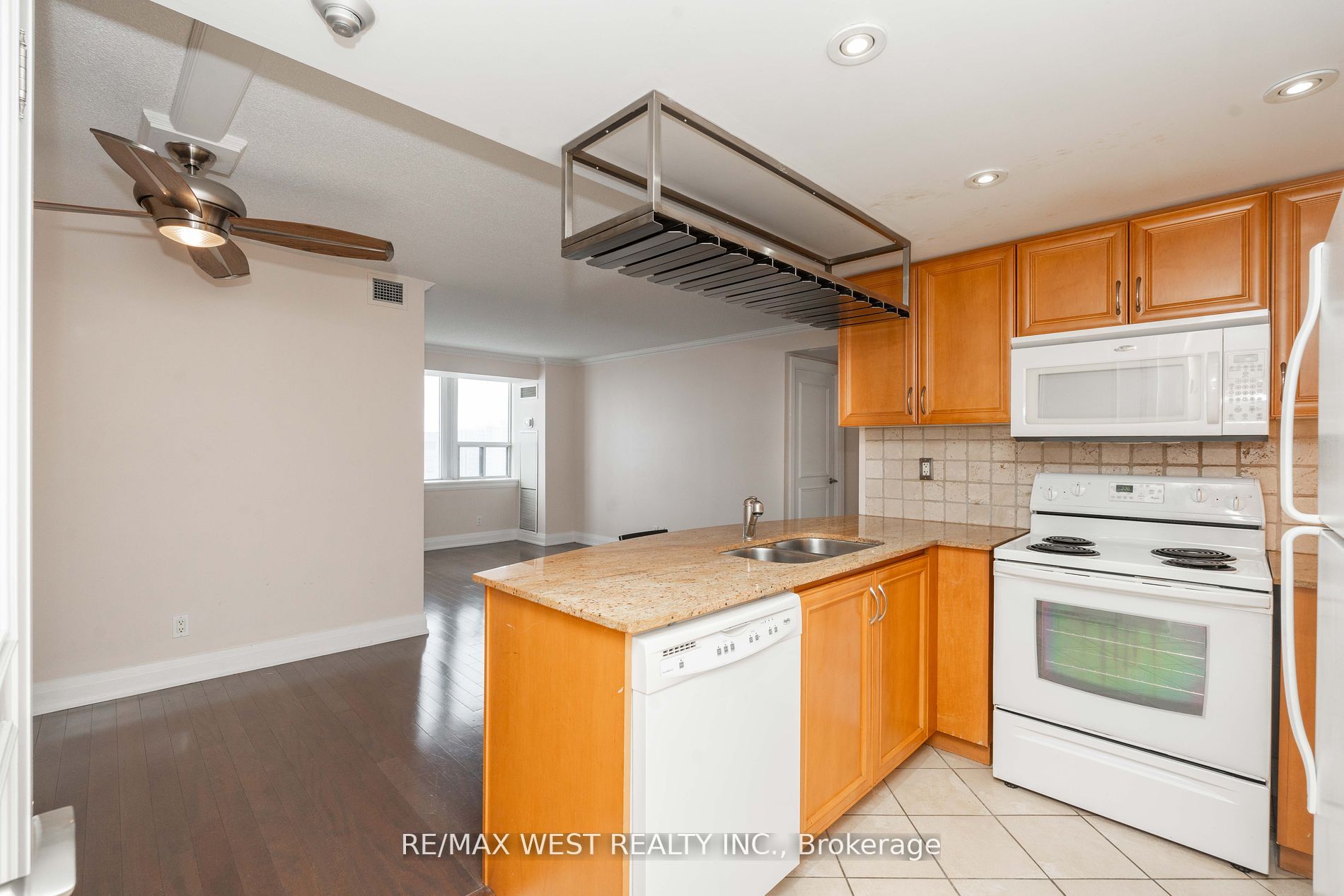 2737 Keele Street 817, Toronto, ON M3M 2E9 photo 5