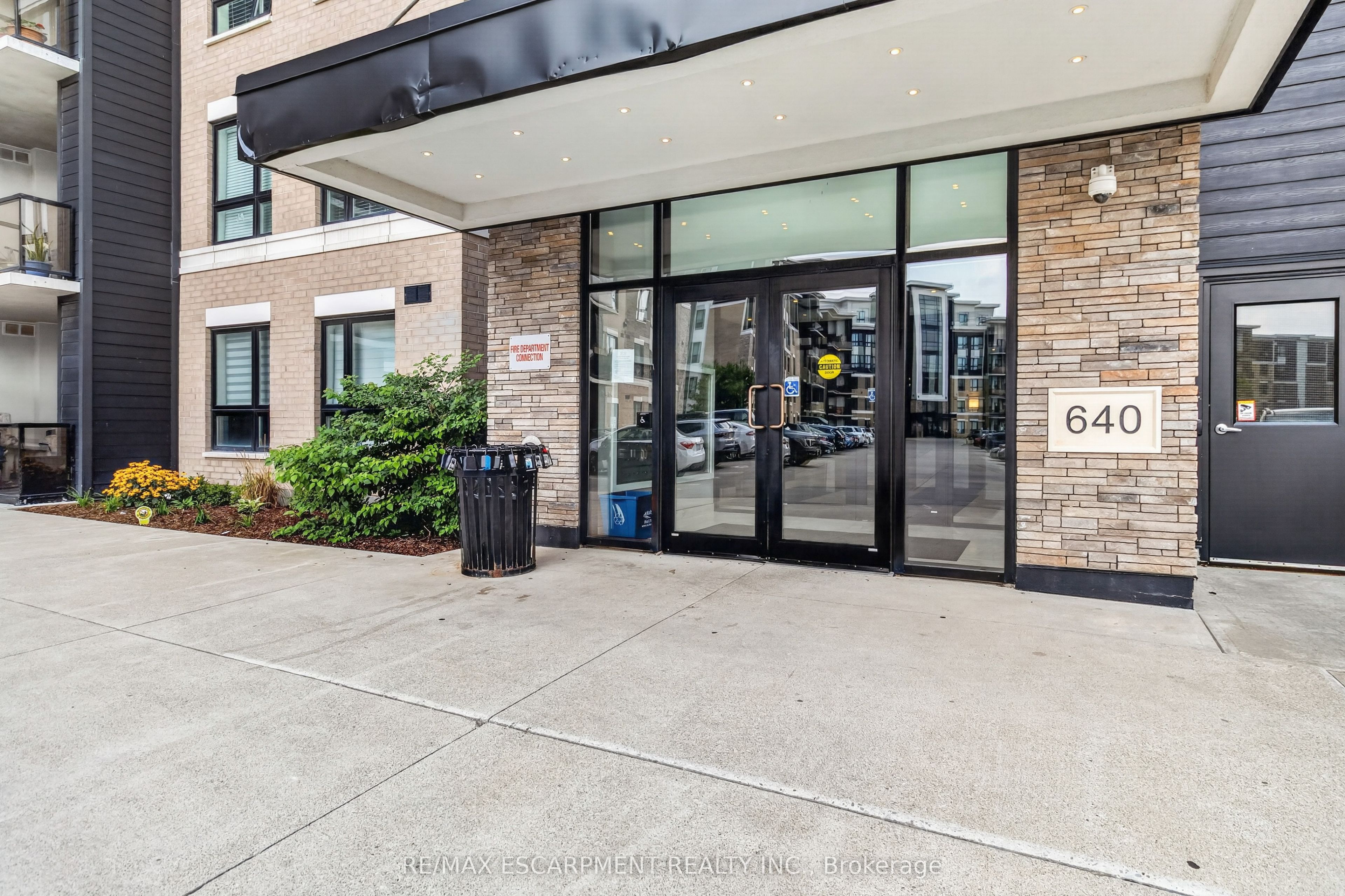 640 Sauve Street 602, Milton, ON L9T 9A7 photo 2