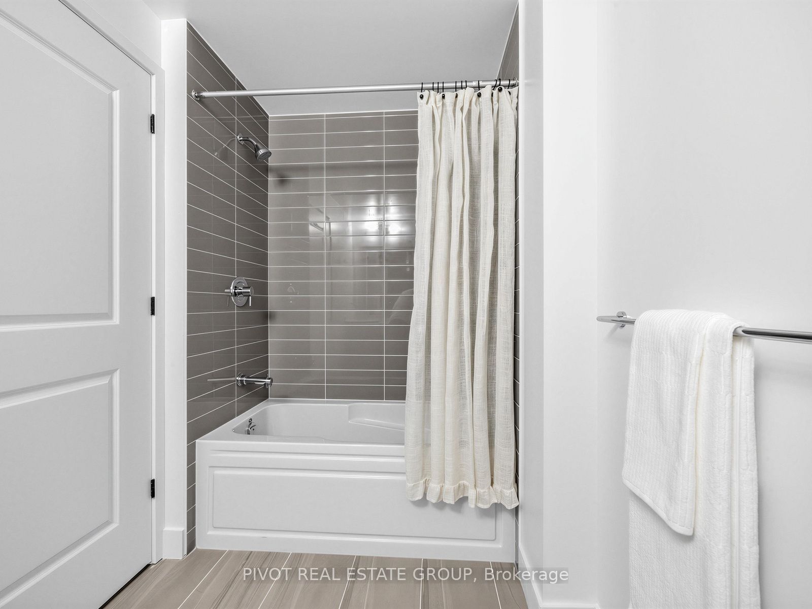 2333 Khalsa Gate 802, Oakville, ON L6M 0X7 photo 5