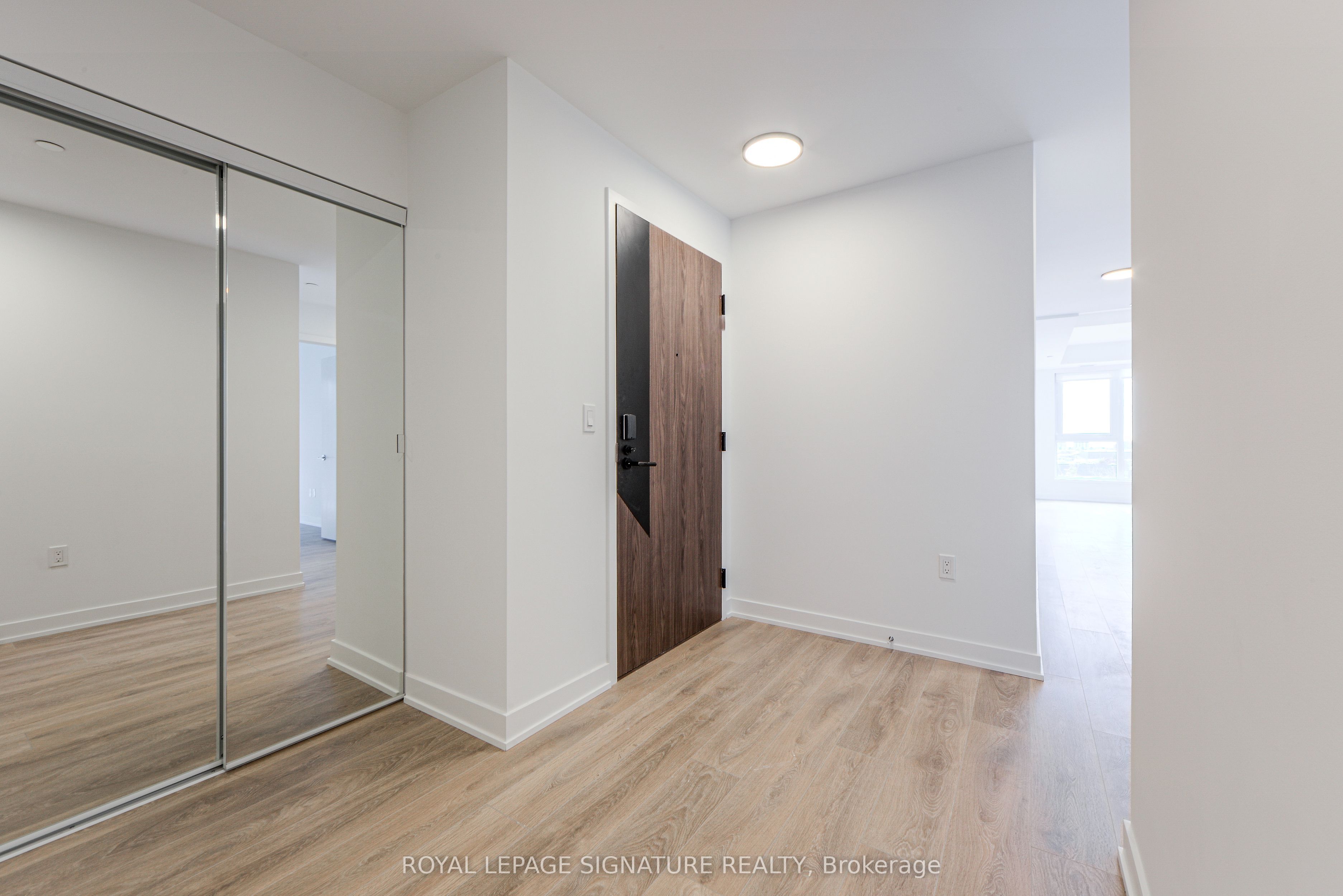 1037 The Queensway 505, Toronto, ON M8Z 0H5 photo 5