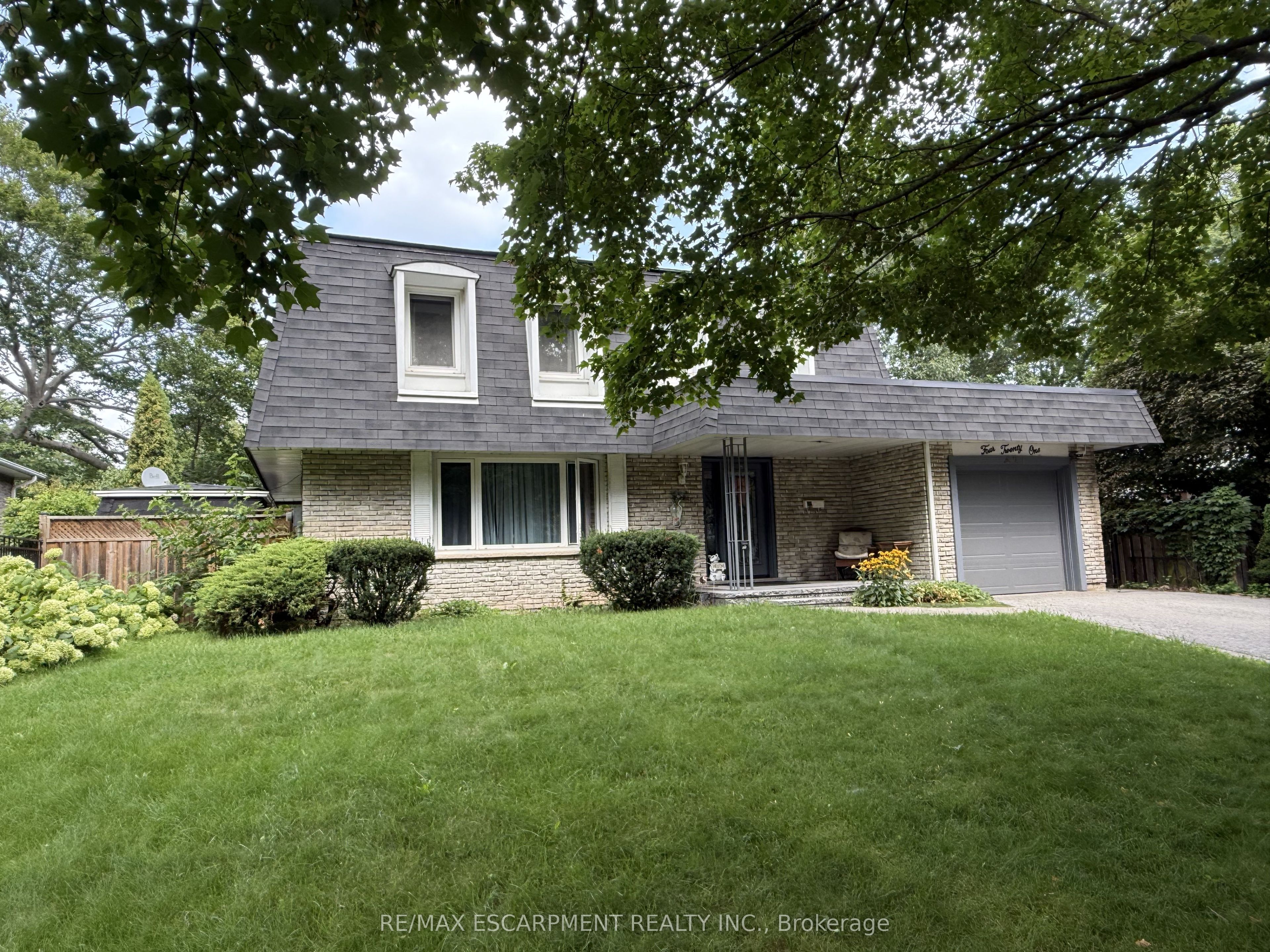 421 Canterbury Crescent, Oakville, ON L6J 5K8