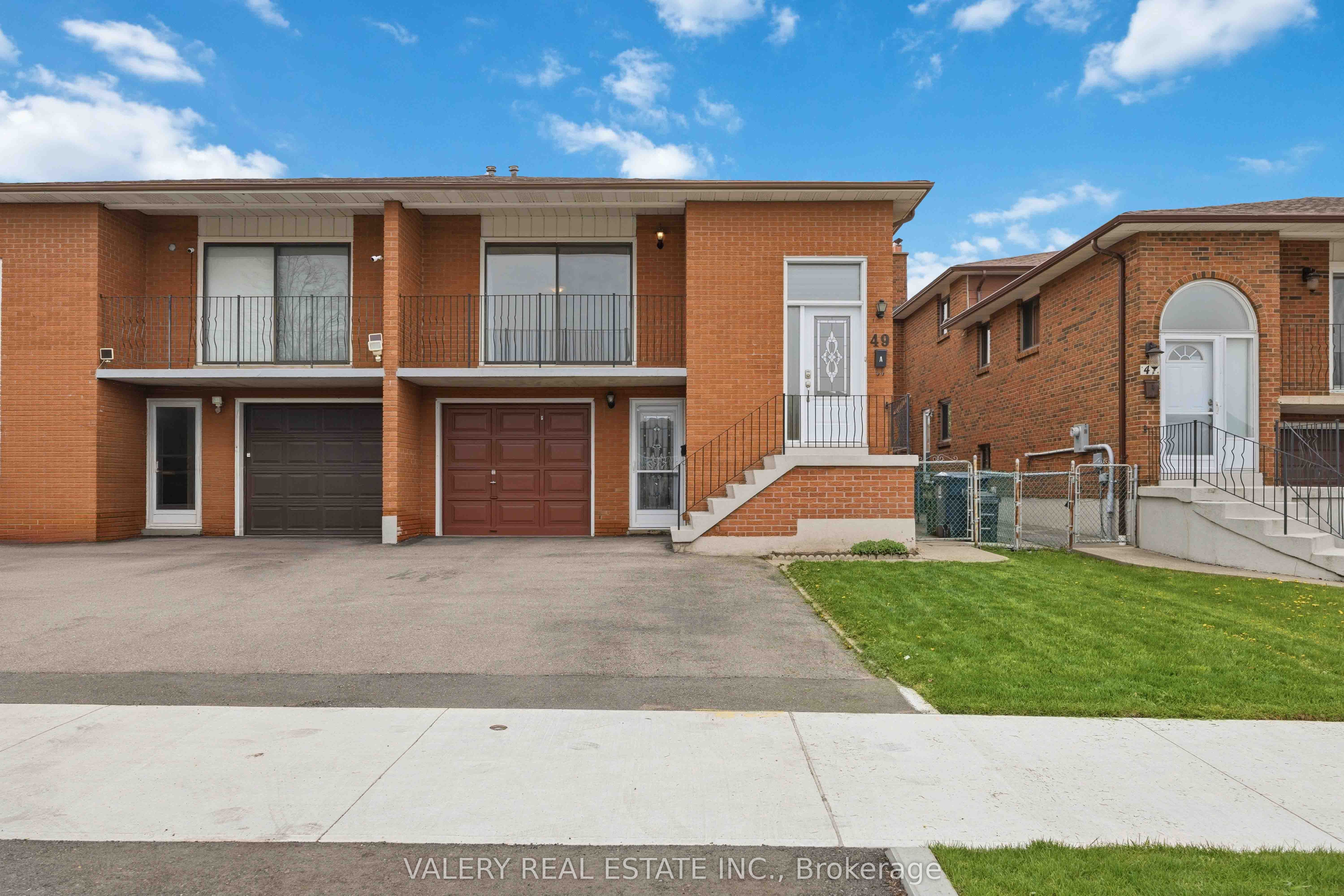49 Sentinel Road A - Upper, Toronto, ON M3J 3E4