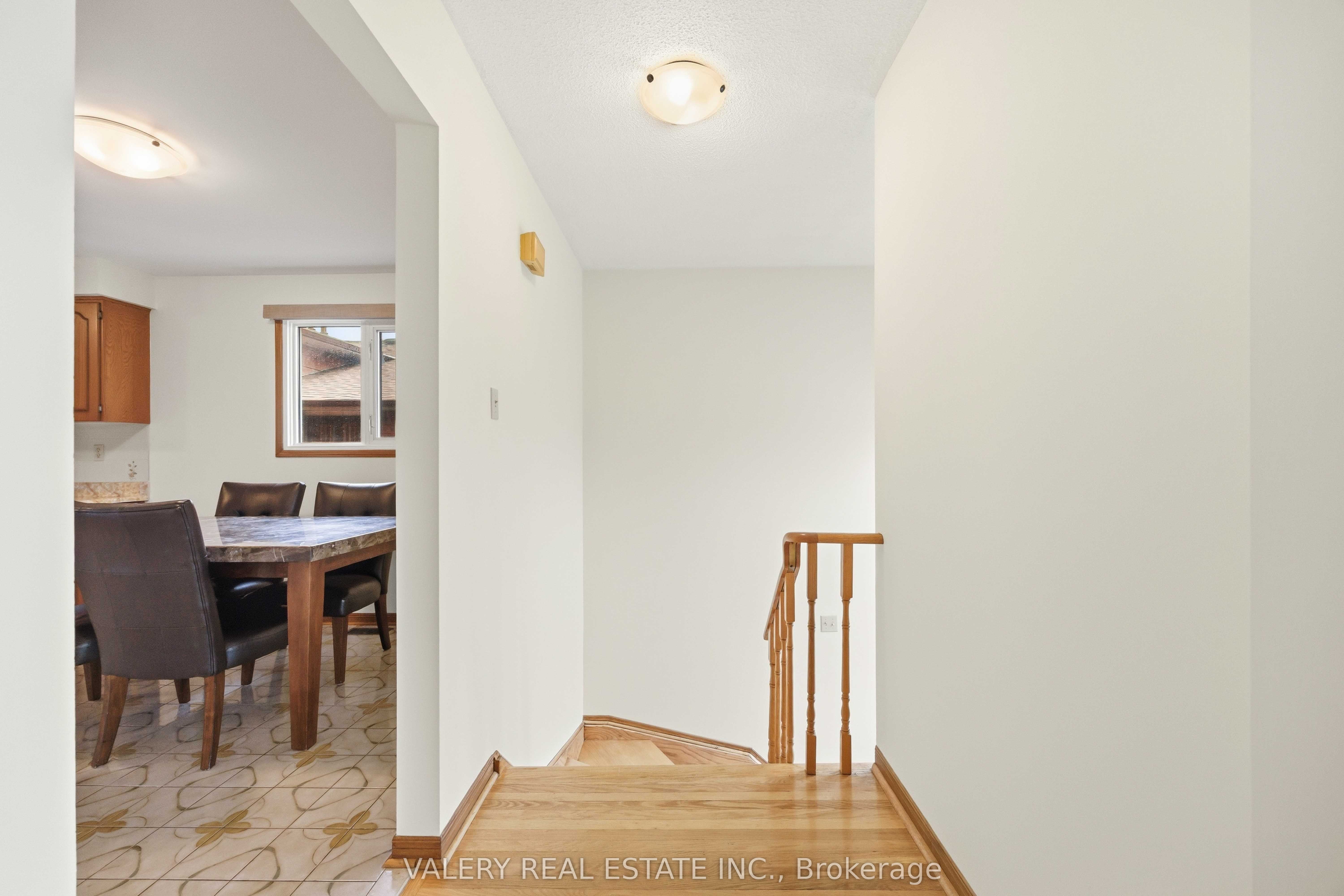 49 Sentinel Road A - Upper, Toronto, ON M3J 3E4 photo 5
