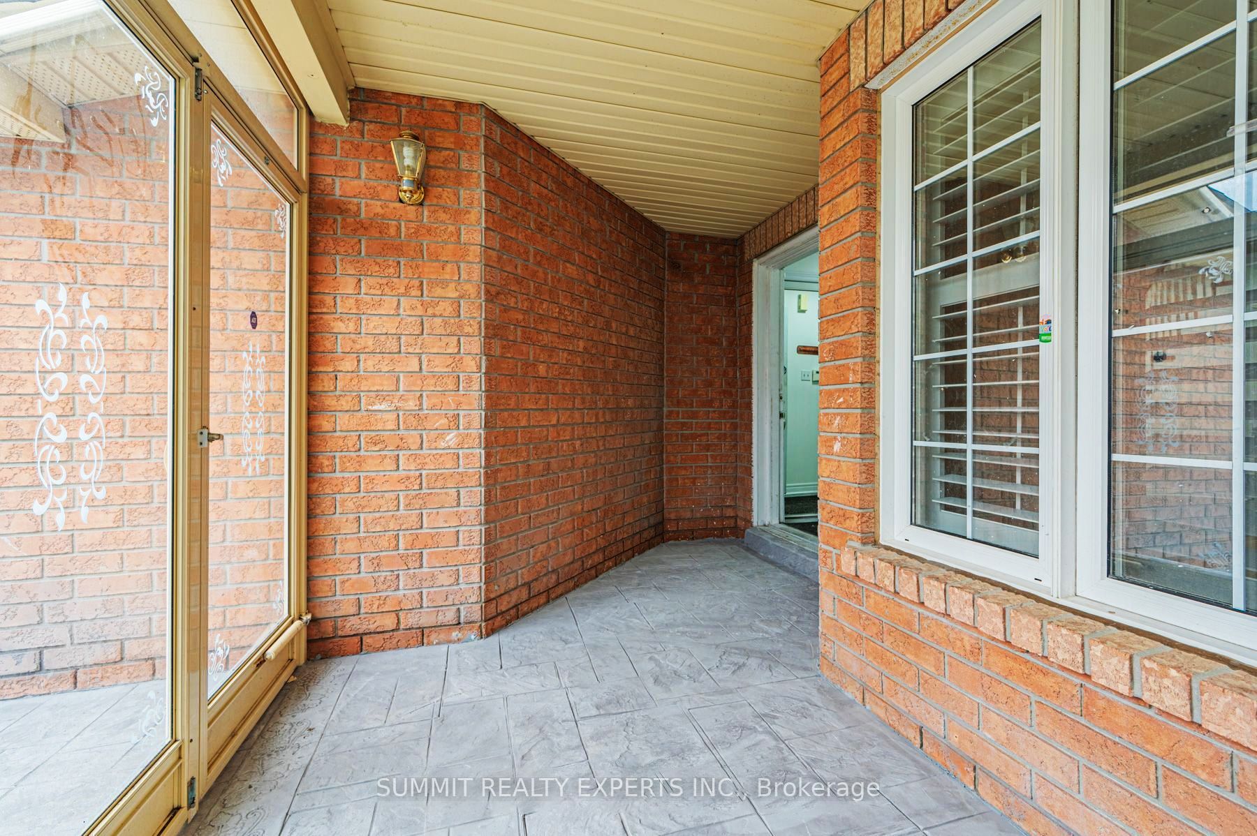 130 Tumbleweed Trail, Brampton, ON L6Y 4Z7 photo 2