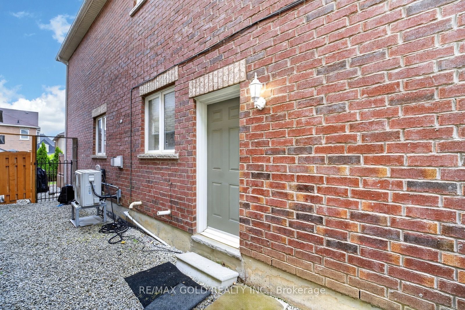 106 Meadowlark Drive, Halton Hills, ON L7G 6N6 photo 2