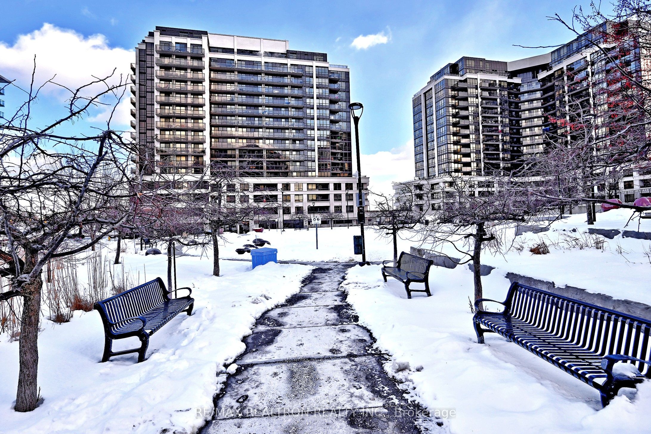 1 De Boers Drive 814, Toronto, ON L4J 6X1