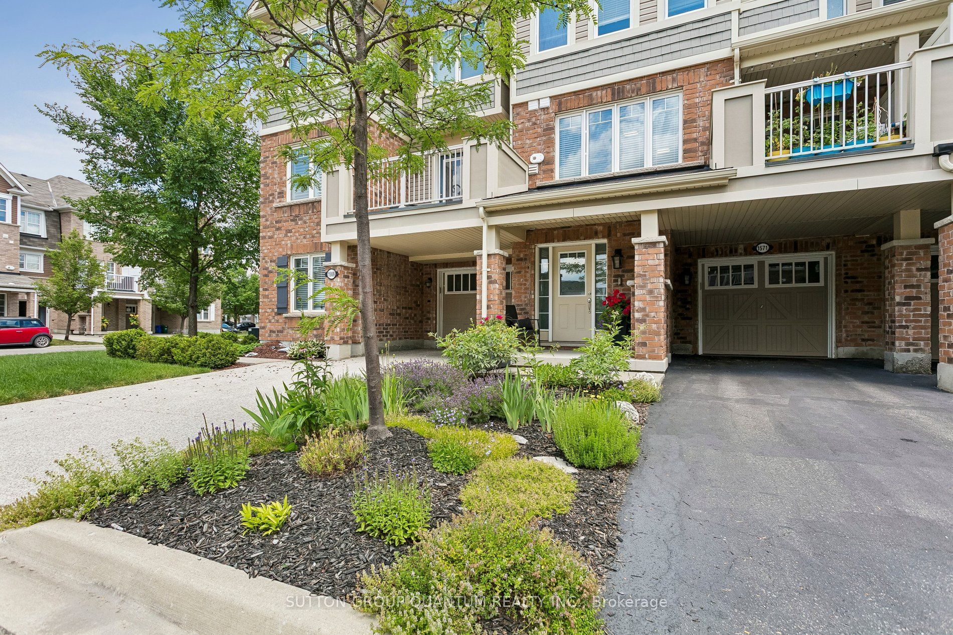 1571 Leblanc Court, Milton, ON L9E 0A3 photo 2