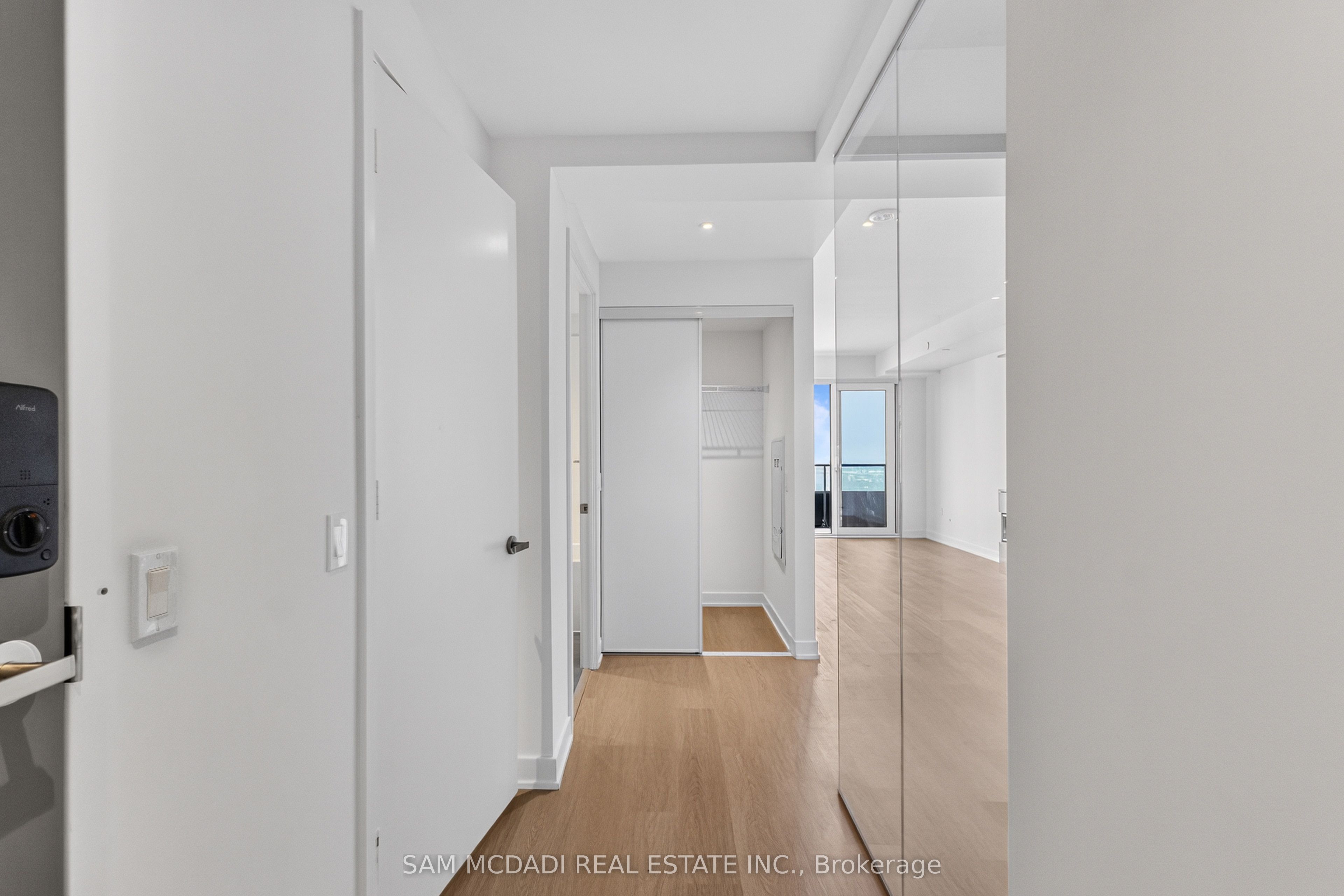 448 Burnhamthorpe Road 6606, Mississauga, ON L5B 0R4 photo 5