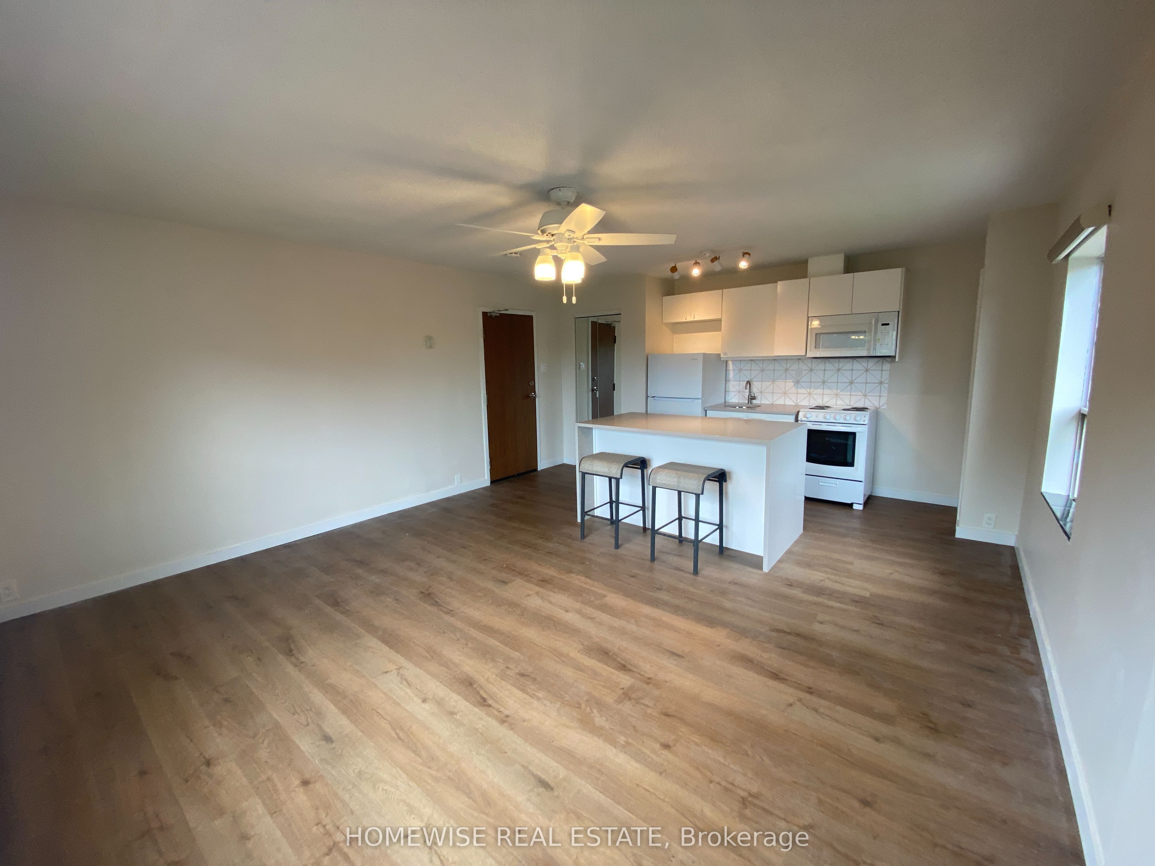 5 High Park Boulevard 302, Toronto, ON M6R 1M5 photo 2