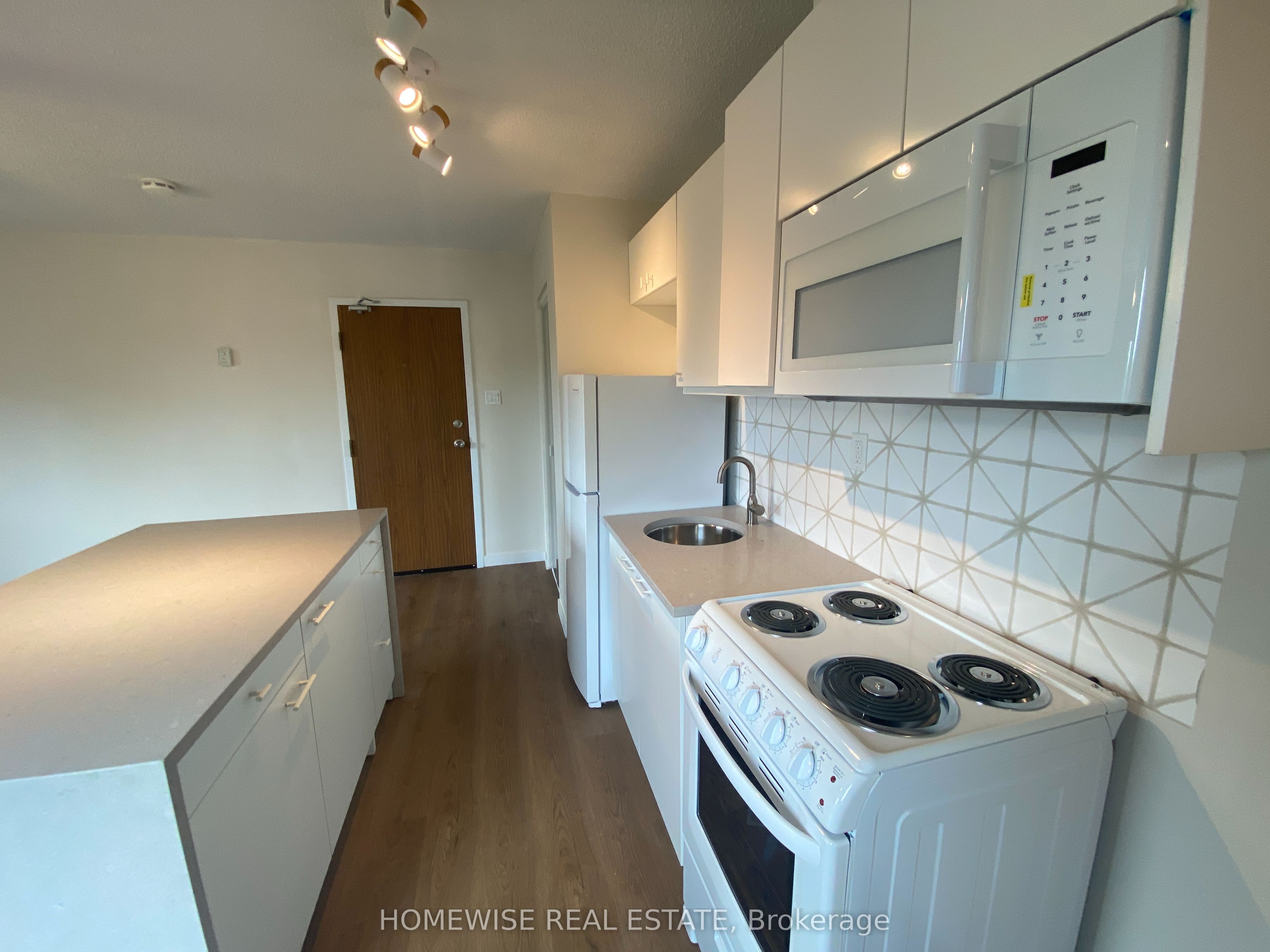 5 High Park Boulevard 302, Toronto, ON M6R 1M5 photo 4