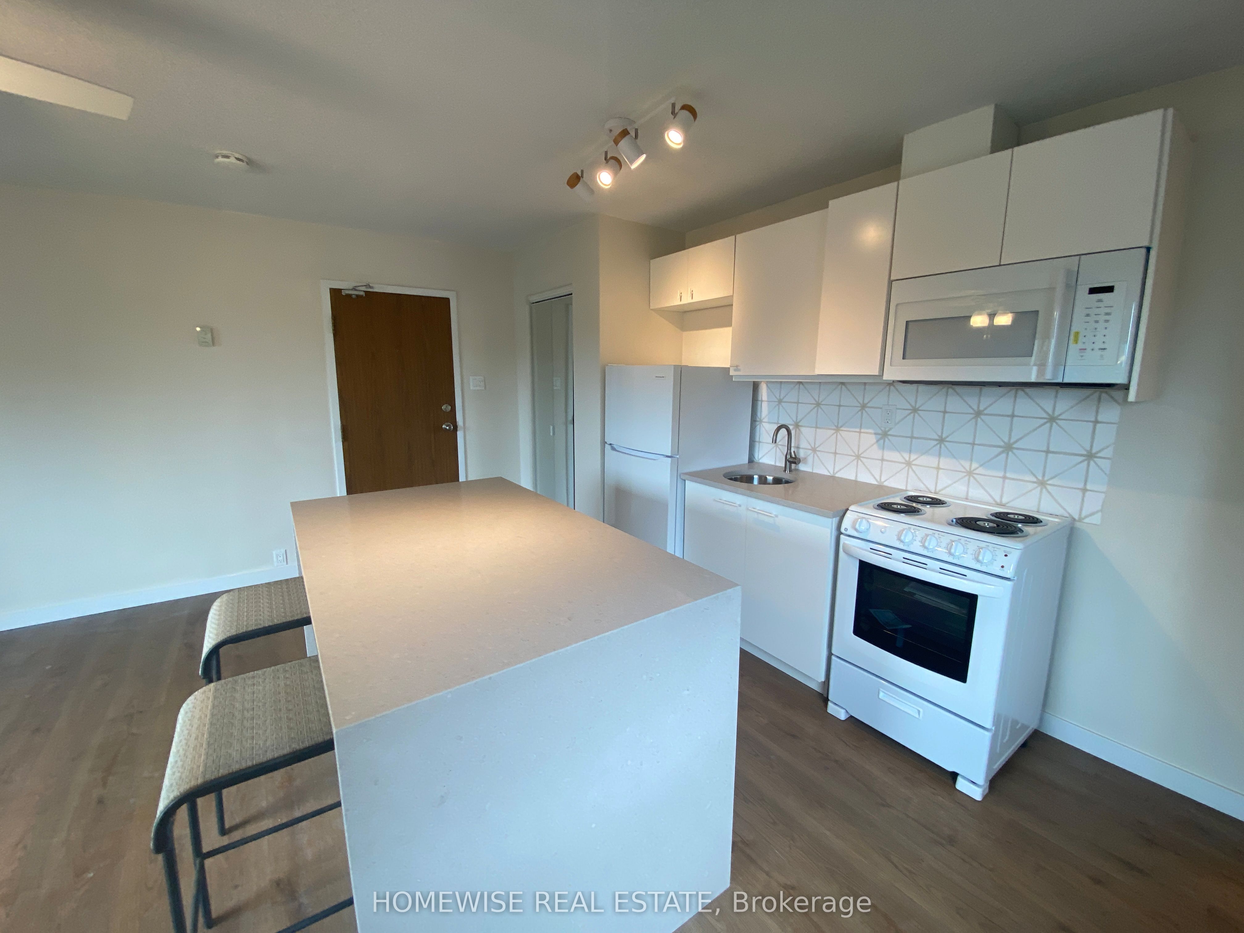 5 High Park Boulevard 302, Toronto, ON M6R 1M5 photo 5