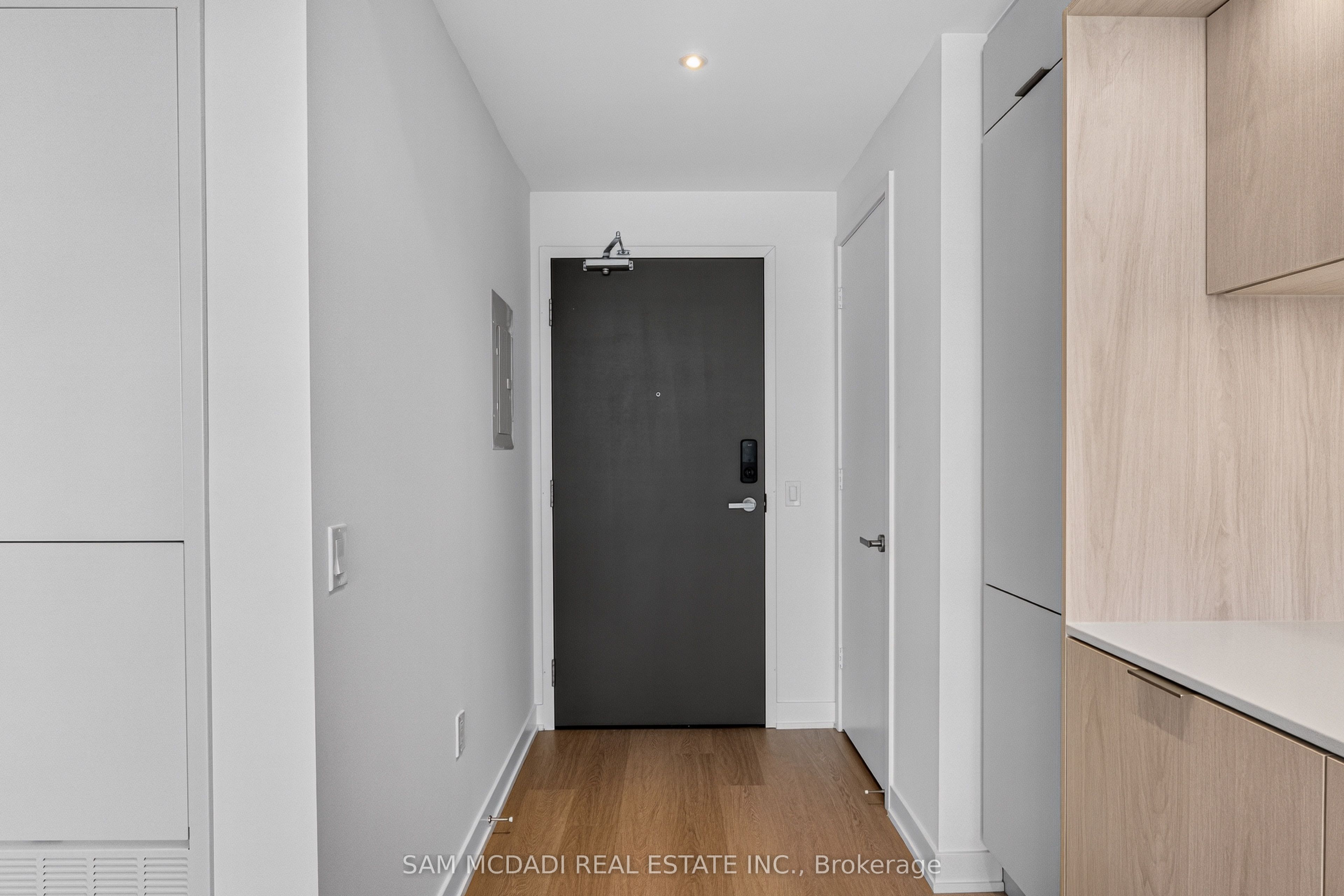 448 Burnhamthorpe Road 5305, Mississauga, ON L5B 0R4 photo 3
