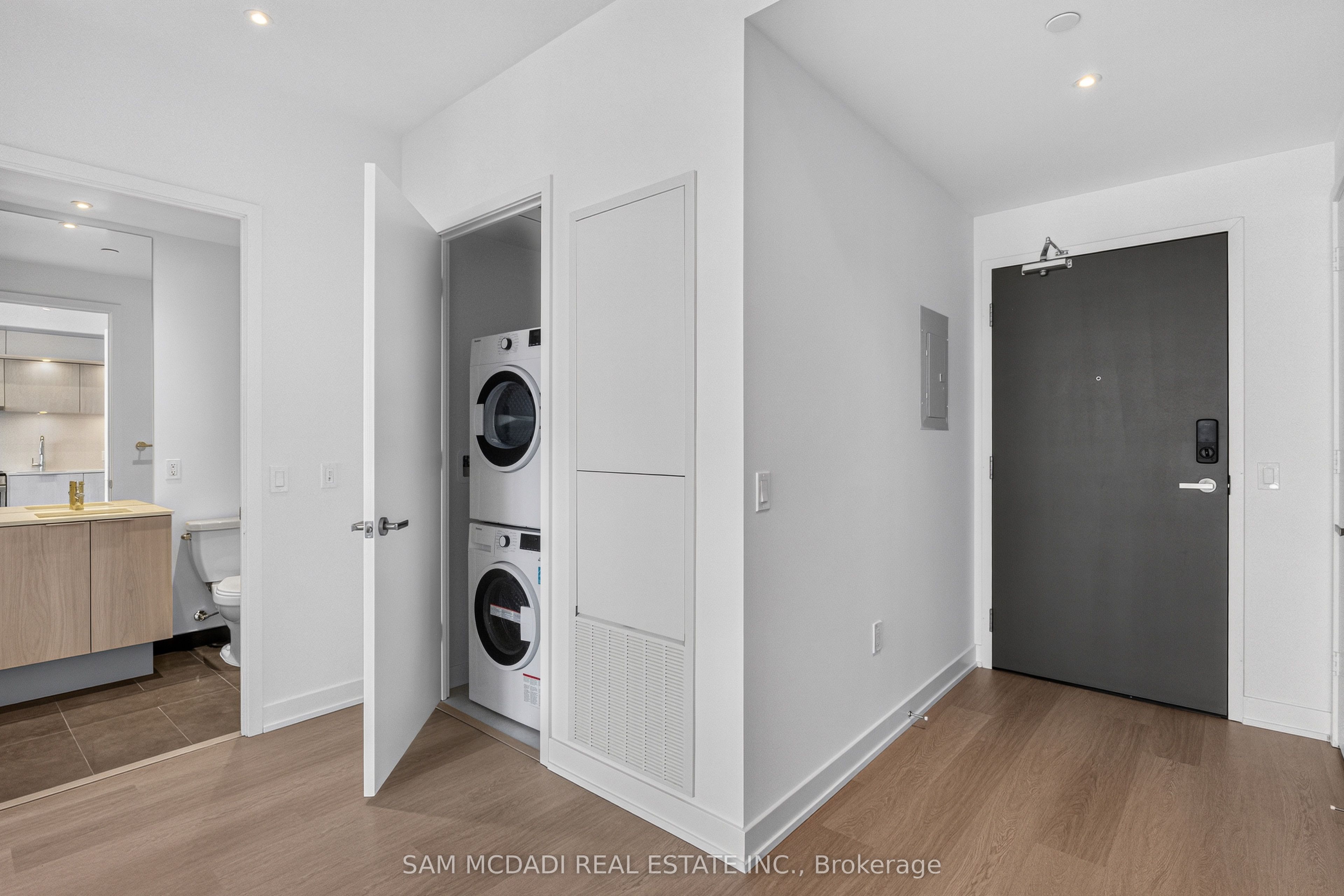 448 Burnhamthorpe Road 5305, Mississauga, ON L5B 0R4 photo 4