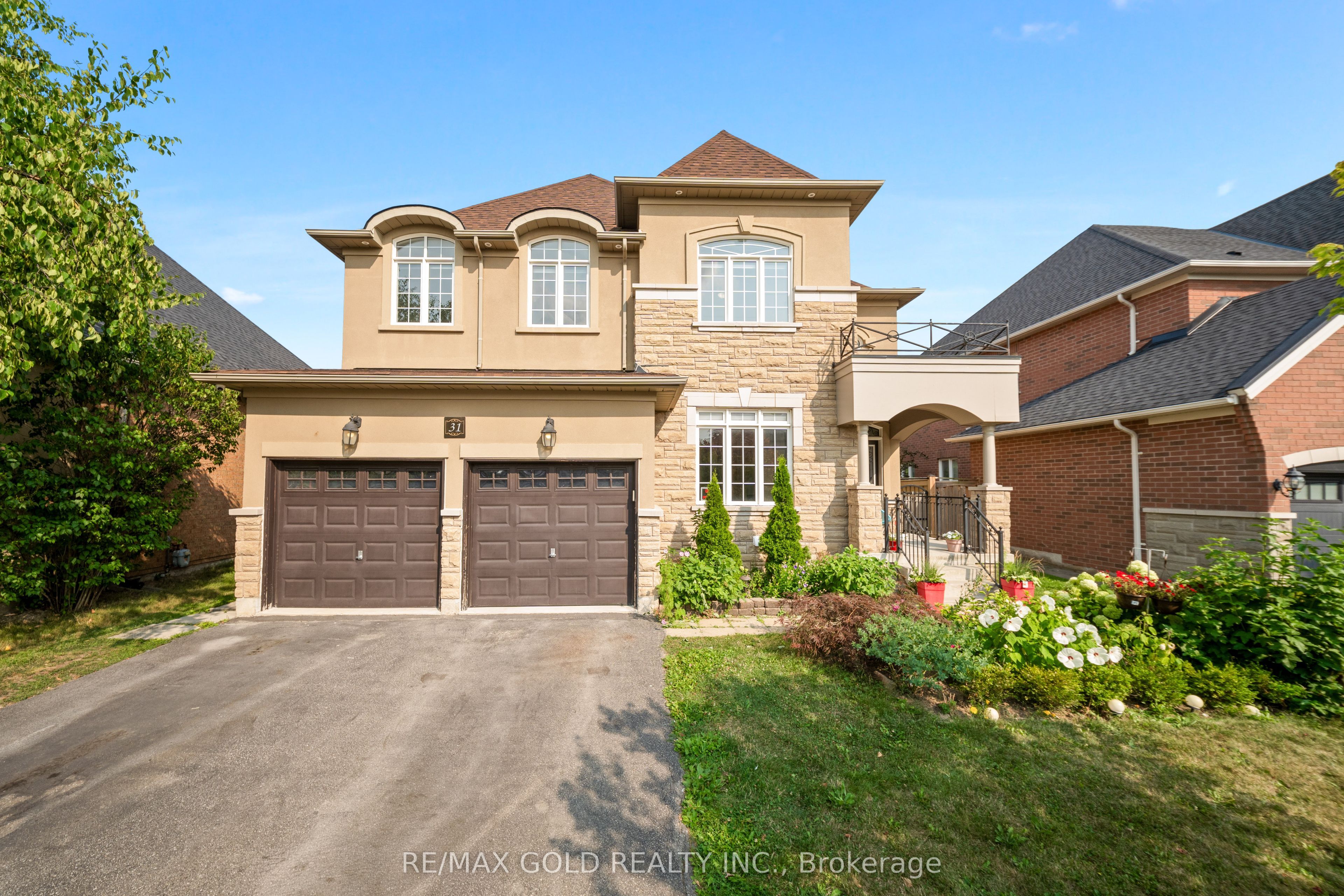 31 Fontainebleu Road, Brampton, ON L6P 1Z1