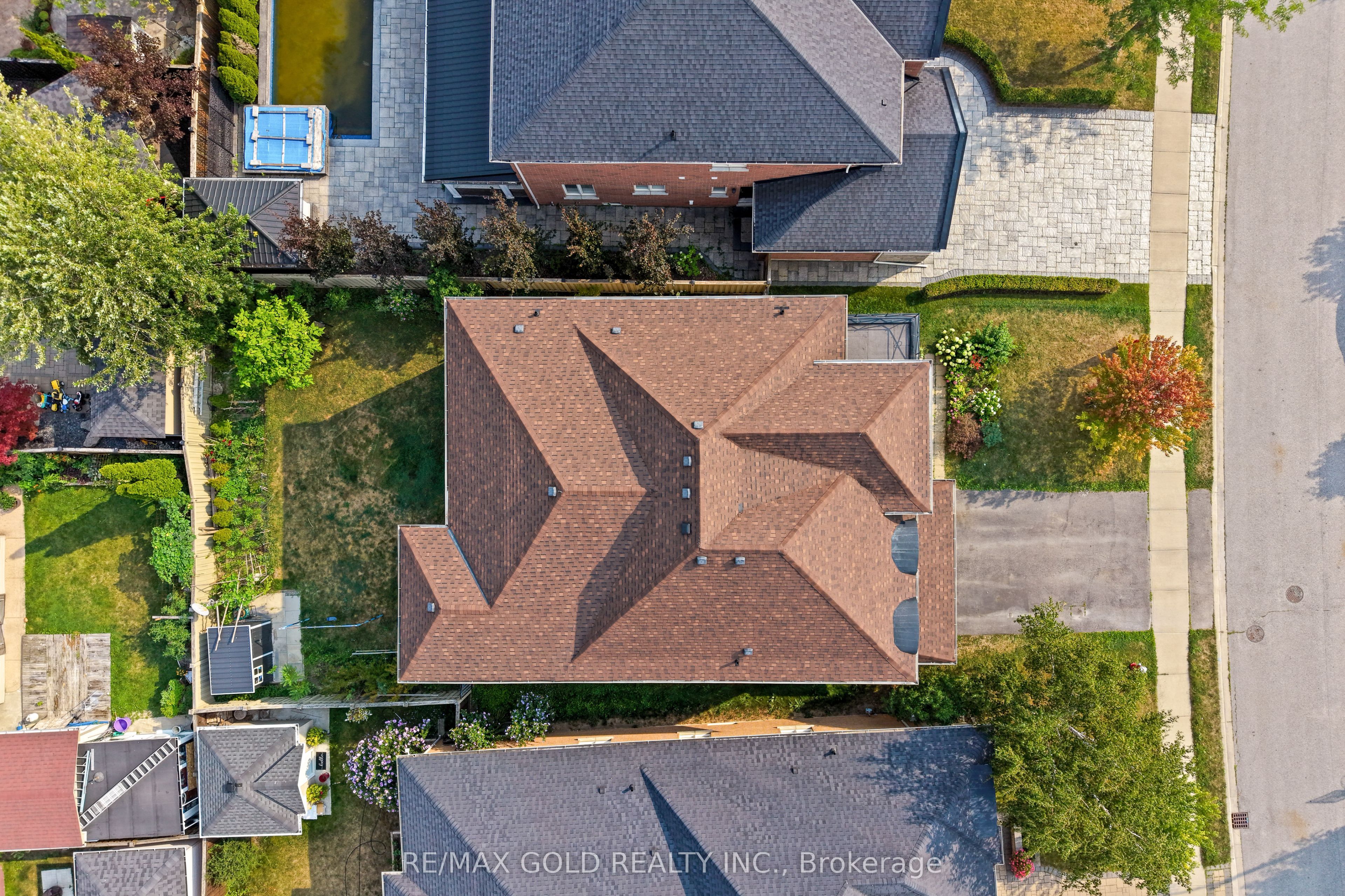 31 Fontainebleu Road, Brampton, ON L6P 1Z1 photo 3