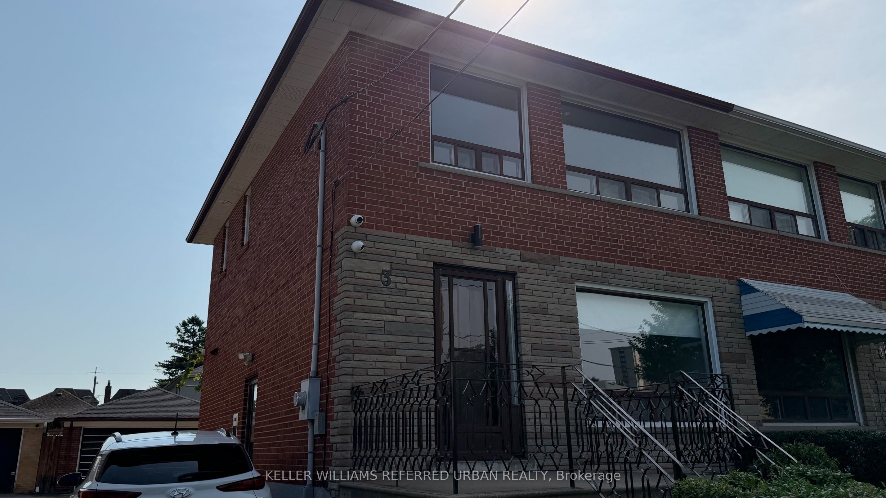 3 Duckworth Street, Toronto, ON M6M 4W3