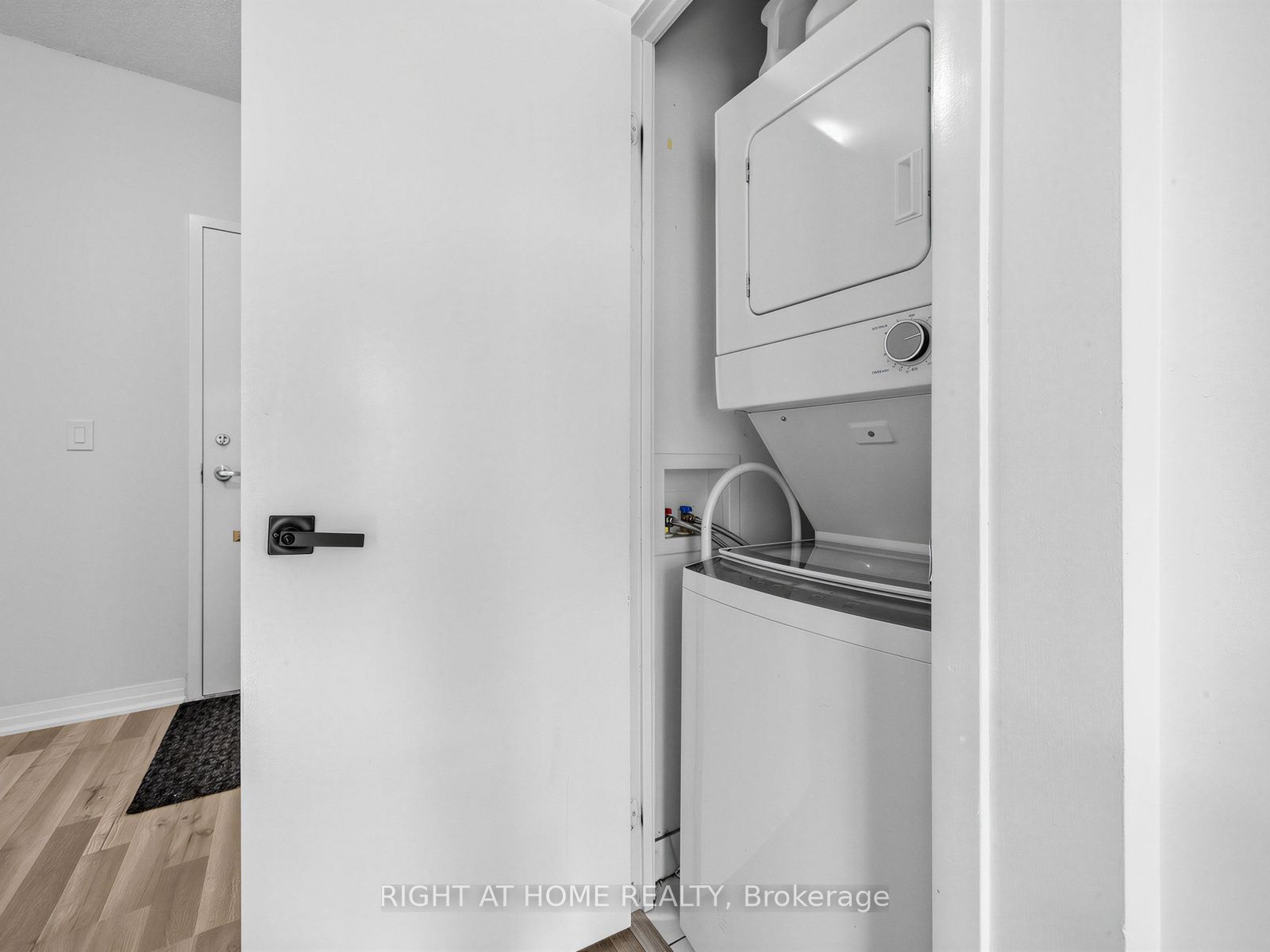 155 Legion Road N 208, Toronto, ON M8Y 0A7 photo 3