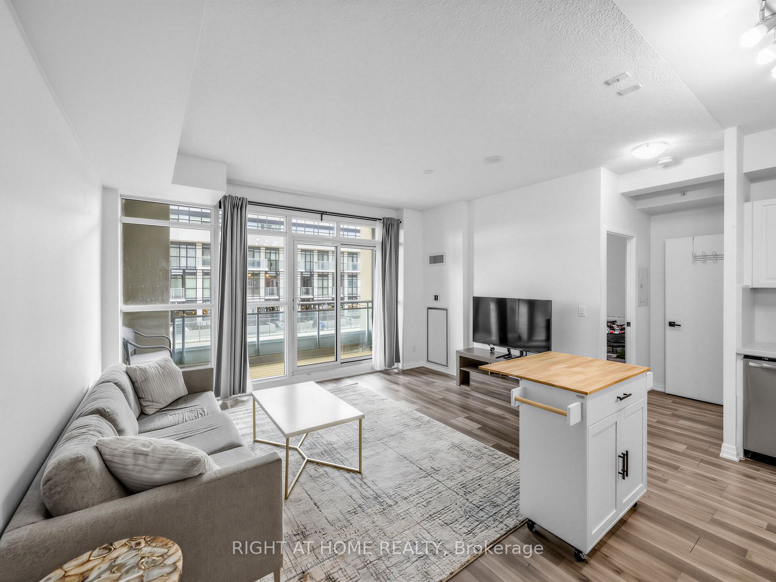 155 Legion Road N 208, Toronto, ON M8Y 0A7 photo 5