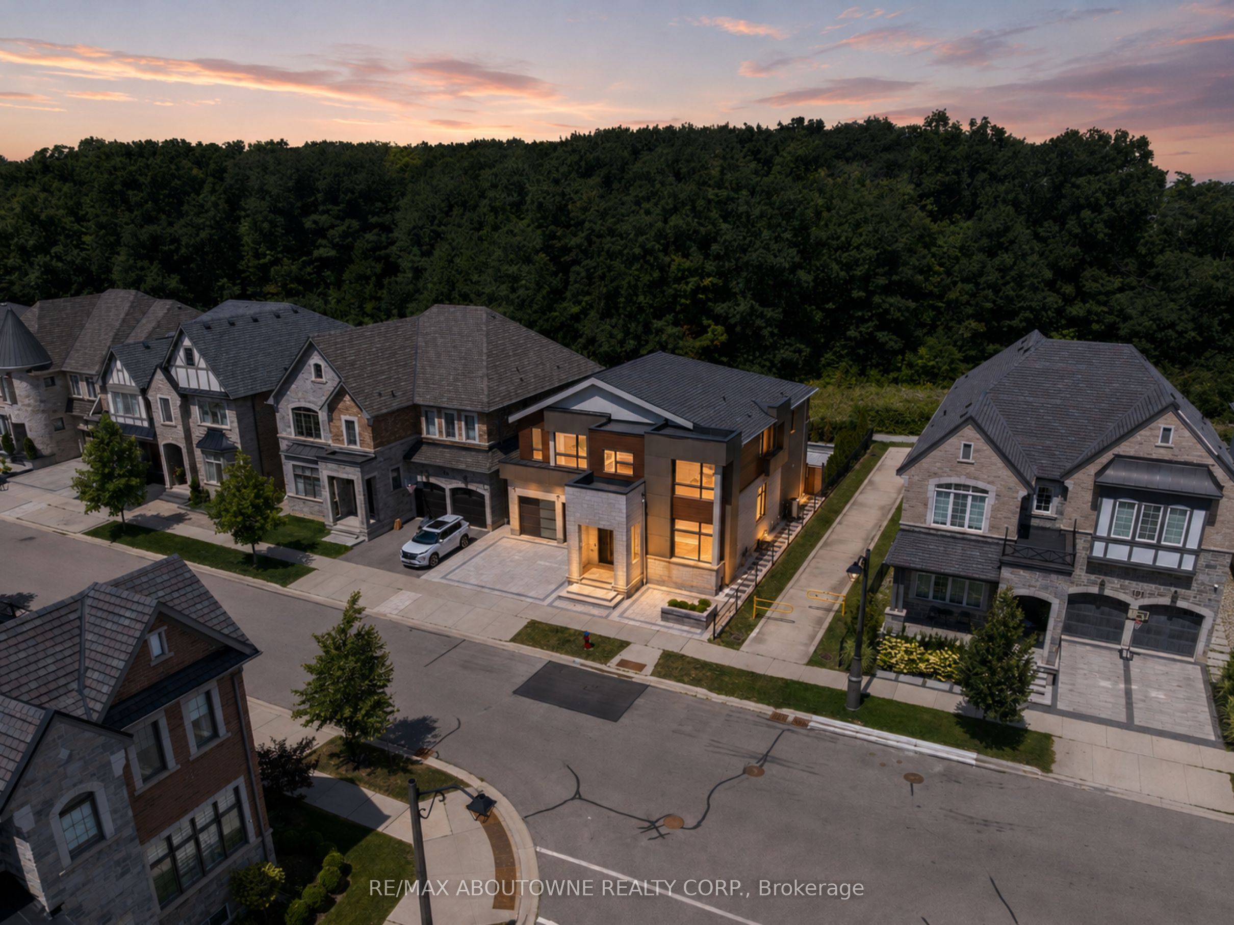 197 Polly Drive, Oakville, ON L6M 5K2