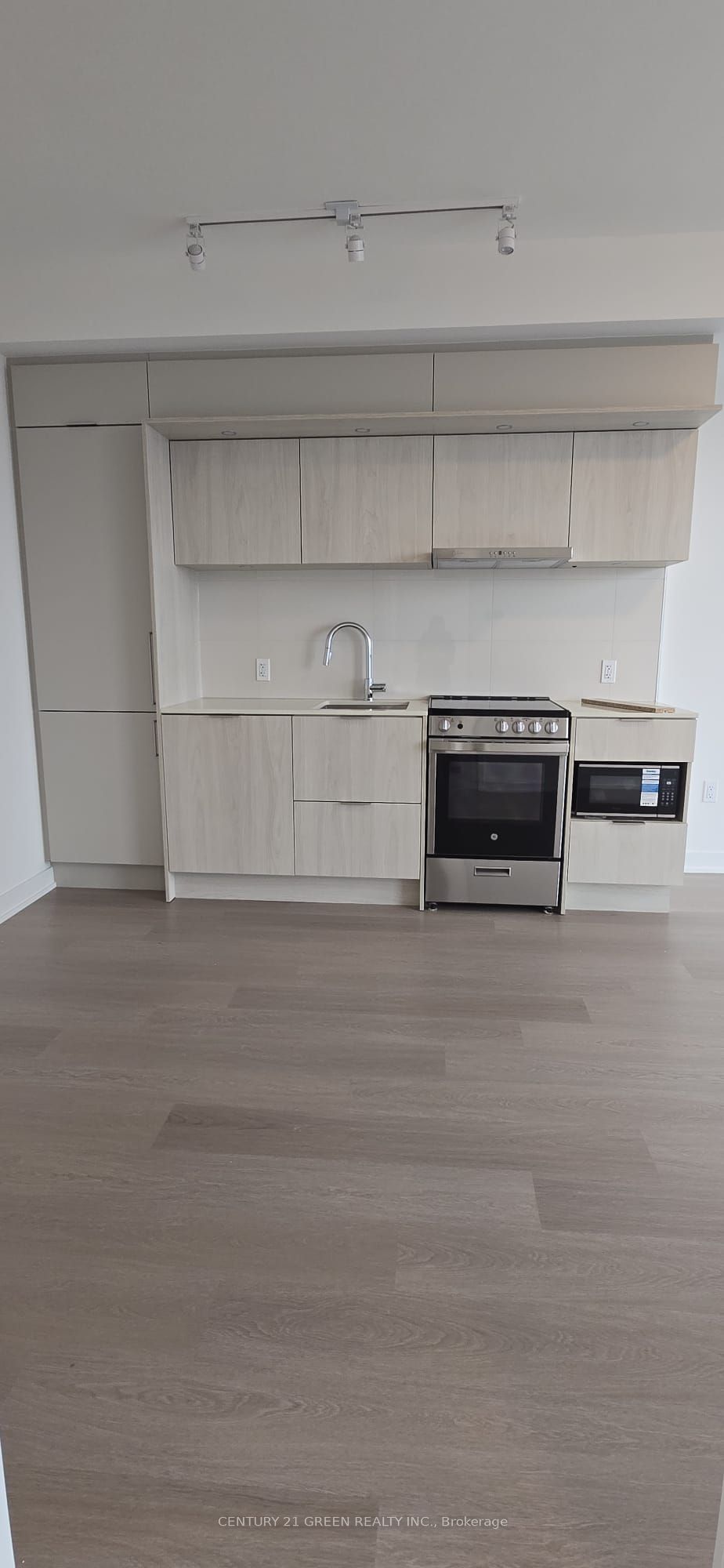 448 Burnhamthorpe Road W 1601, Mississauga, ON L5B 4M6 photo 2
