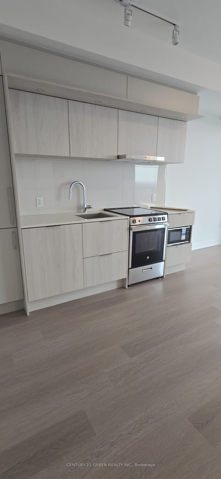 448 Burnhamthorpe Road W 1601, Mississauga, ON L5B 4M6 photo 3