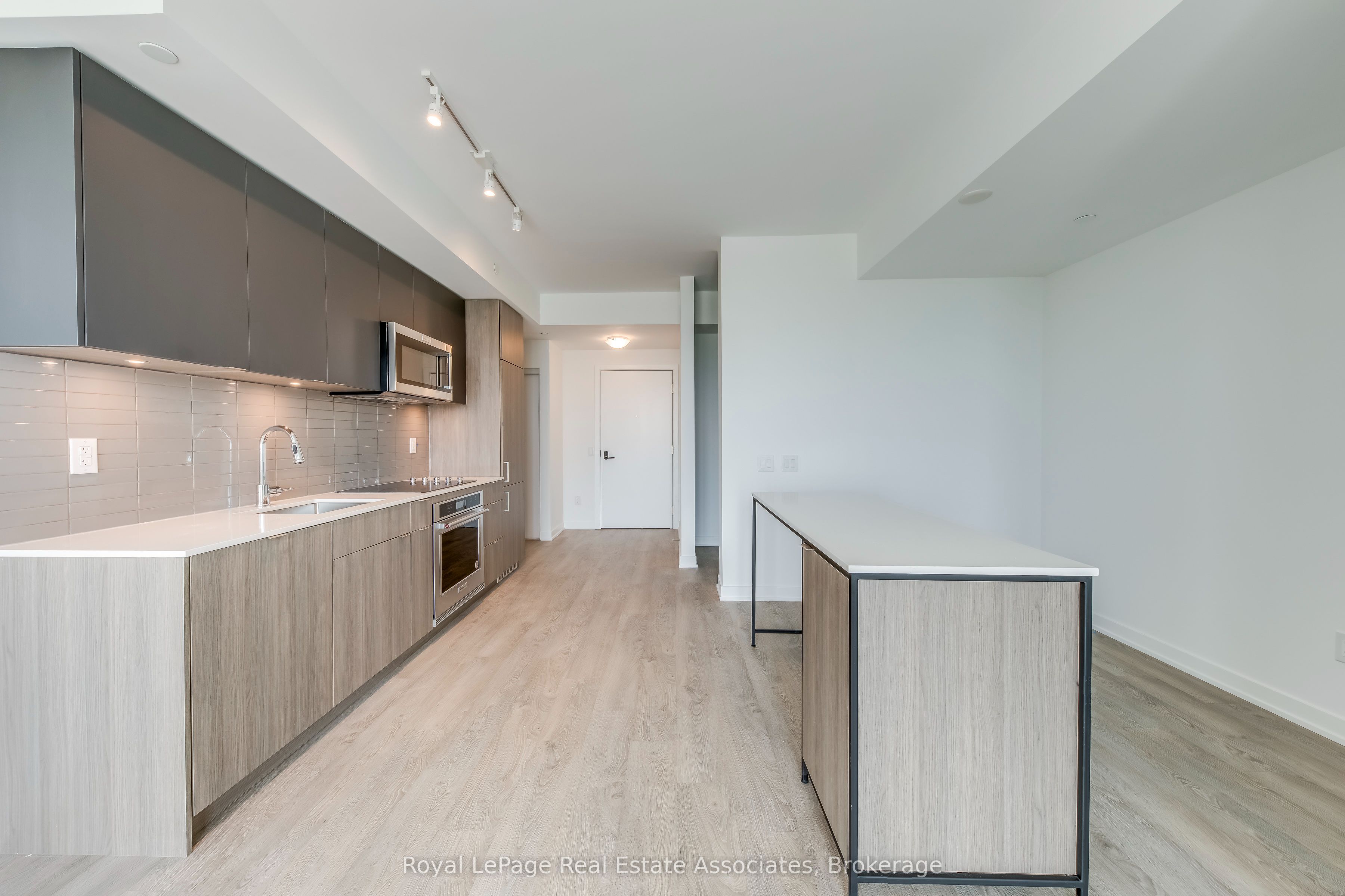 220 Missinnihe Way 806, Mississauga, ON L5H 0A9 photo 5
