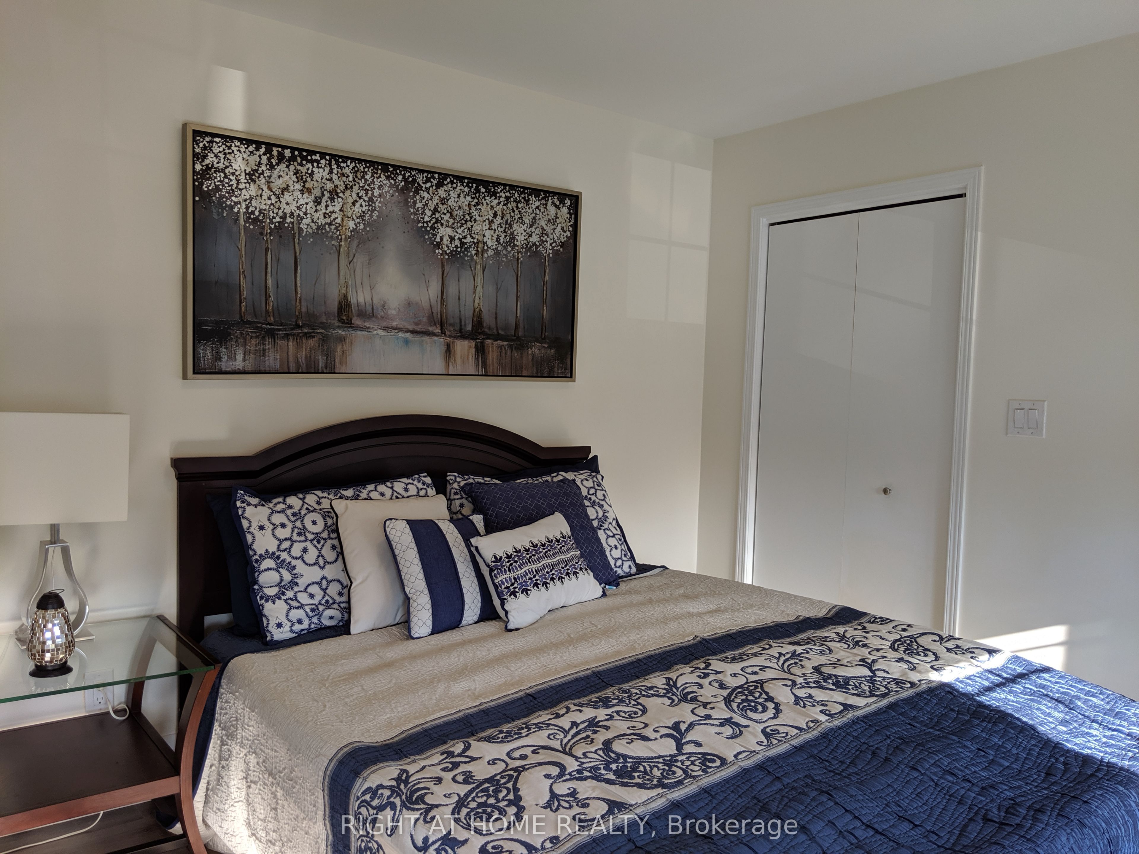 2463 Rebecca Street Annex Apartment, Oakville, ON L6L 2B1