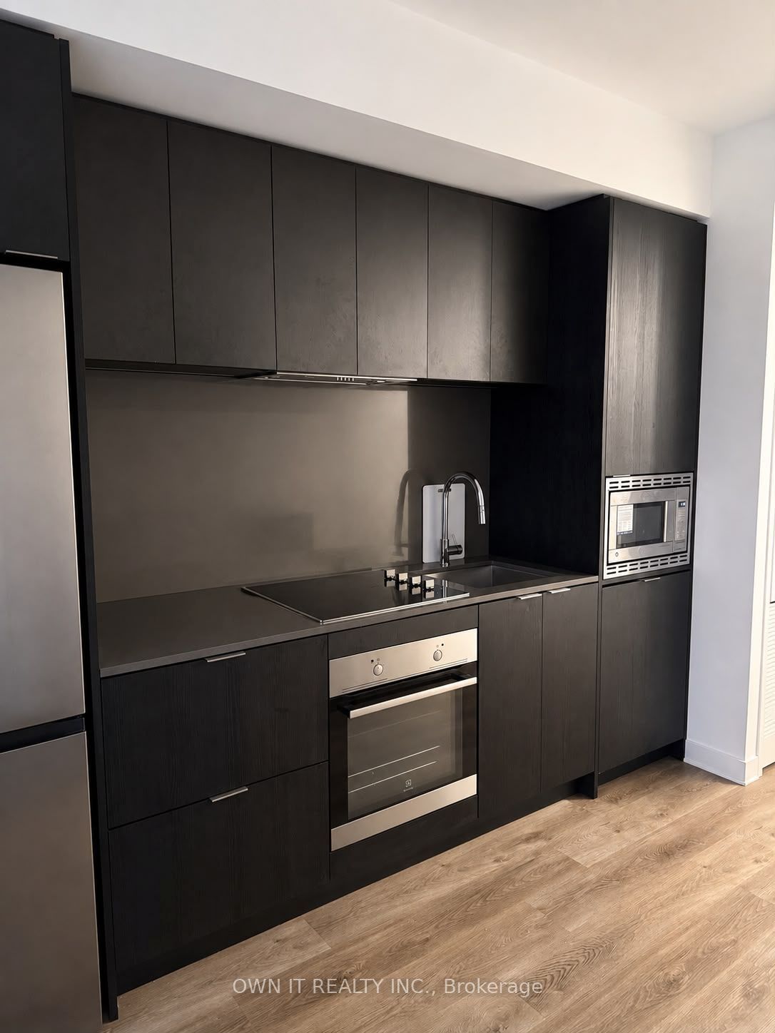 86 Dundas Street E 403, Mississauga, ON L5B 1H3 photo 4