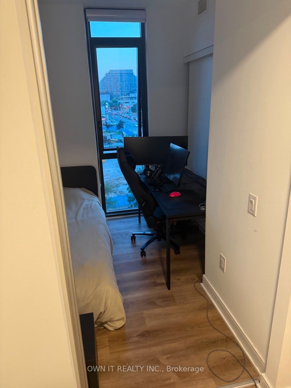 86 Dundas Street E 403, Mississauga, ON L5B 1H3 photo 5