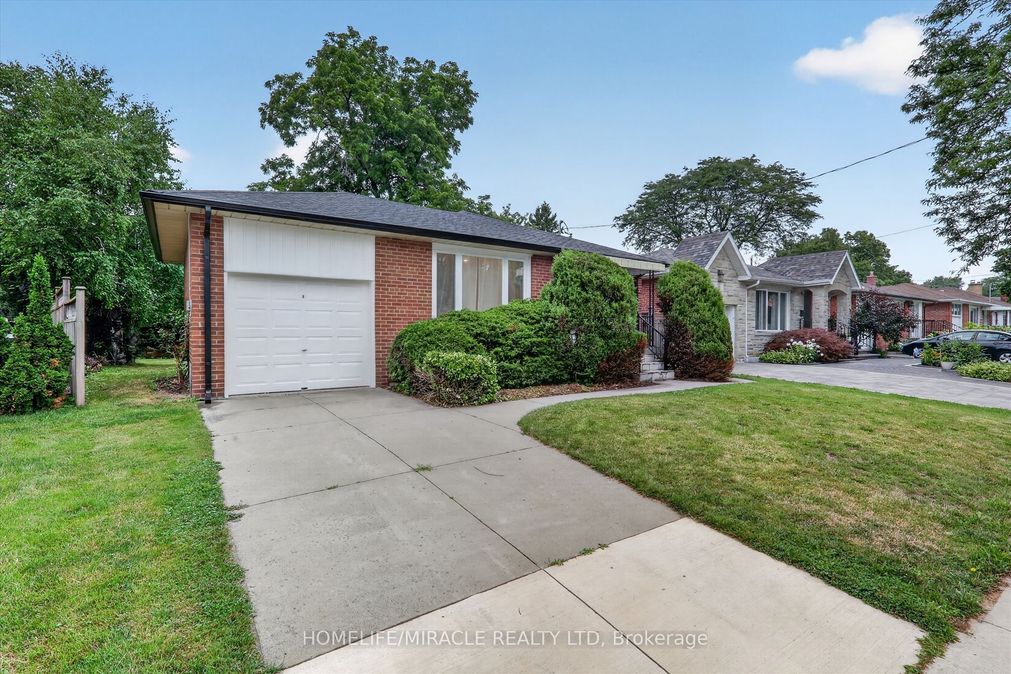 18 Elderfield Crescent, Toronto, ON M9C 3K7 photo 2