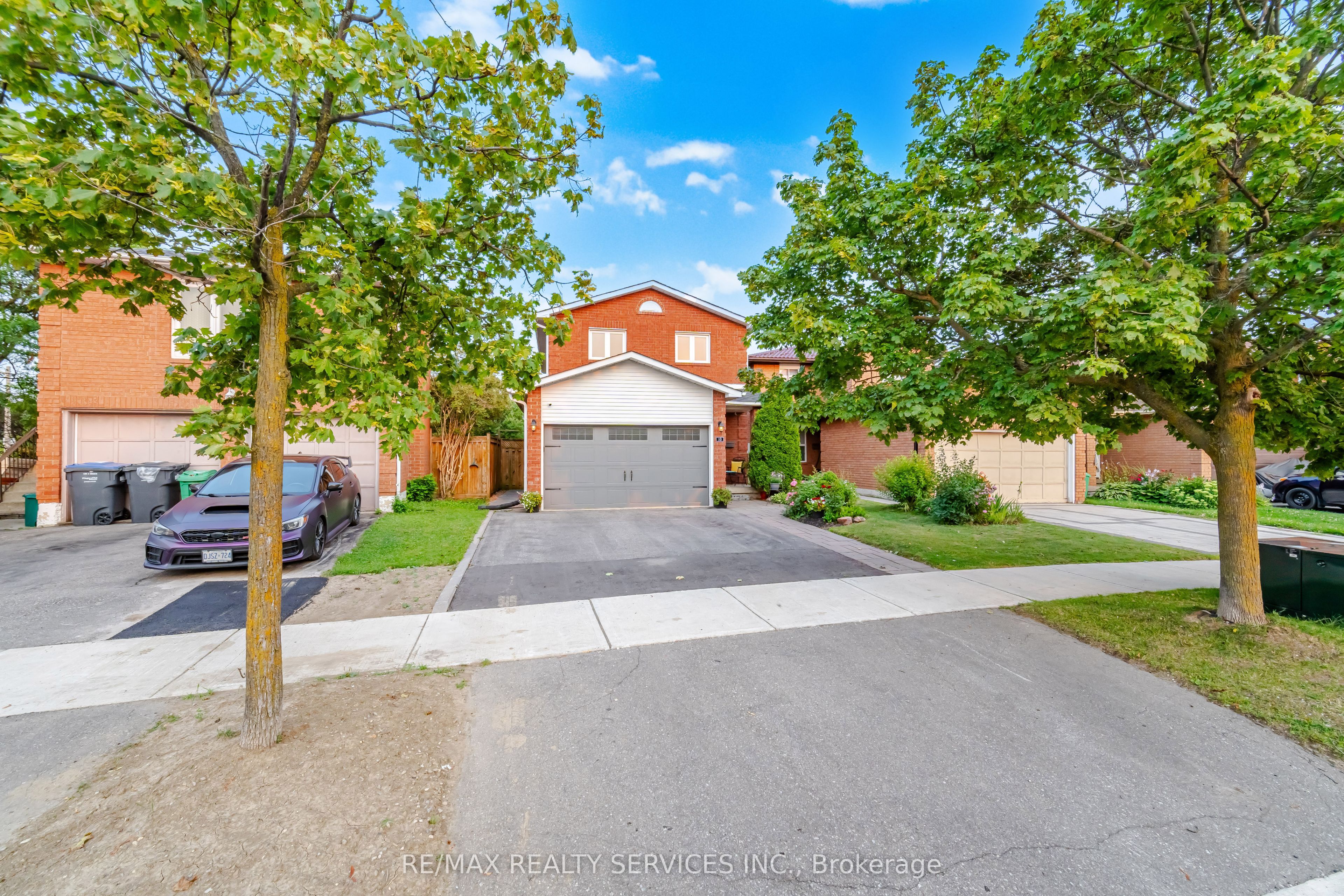 10 Valonia Drive, Brampton, ON L6V 4J2 photo 2