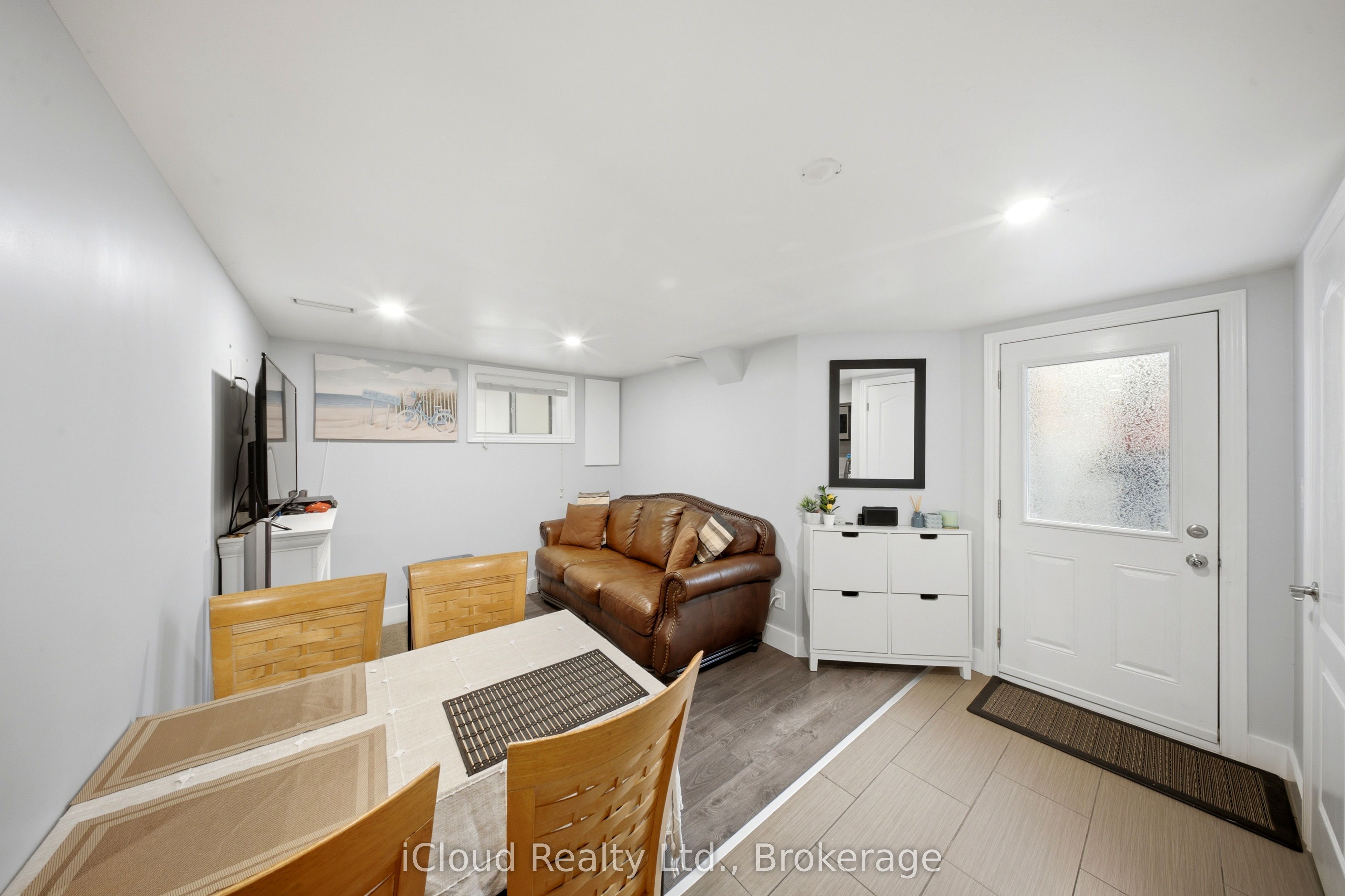 1226 Lansdowne Avenue Basement, Toronto, ON M6H 3Z8 photo 5