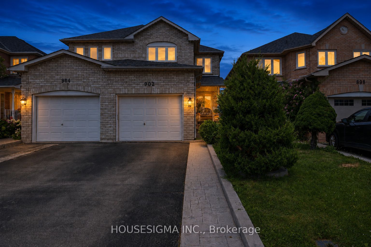 902 Applecroft Circle, Mississauga, ON L5V 2A7