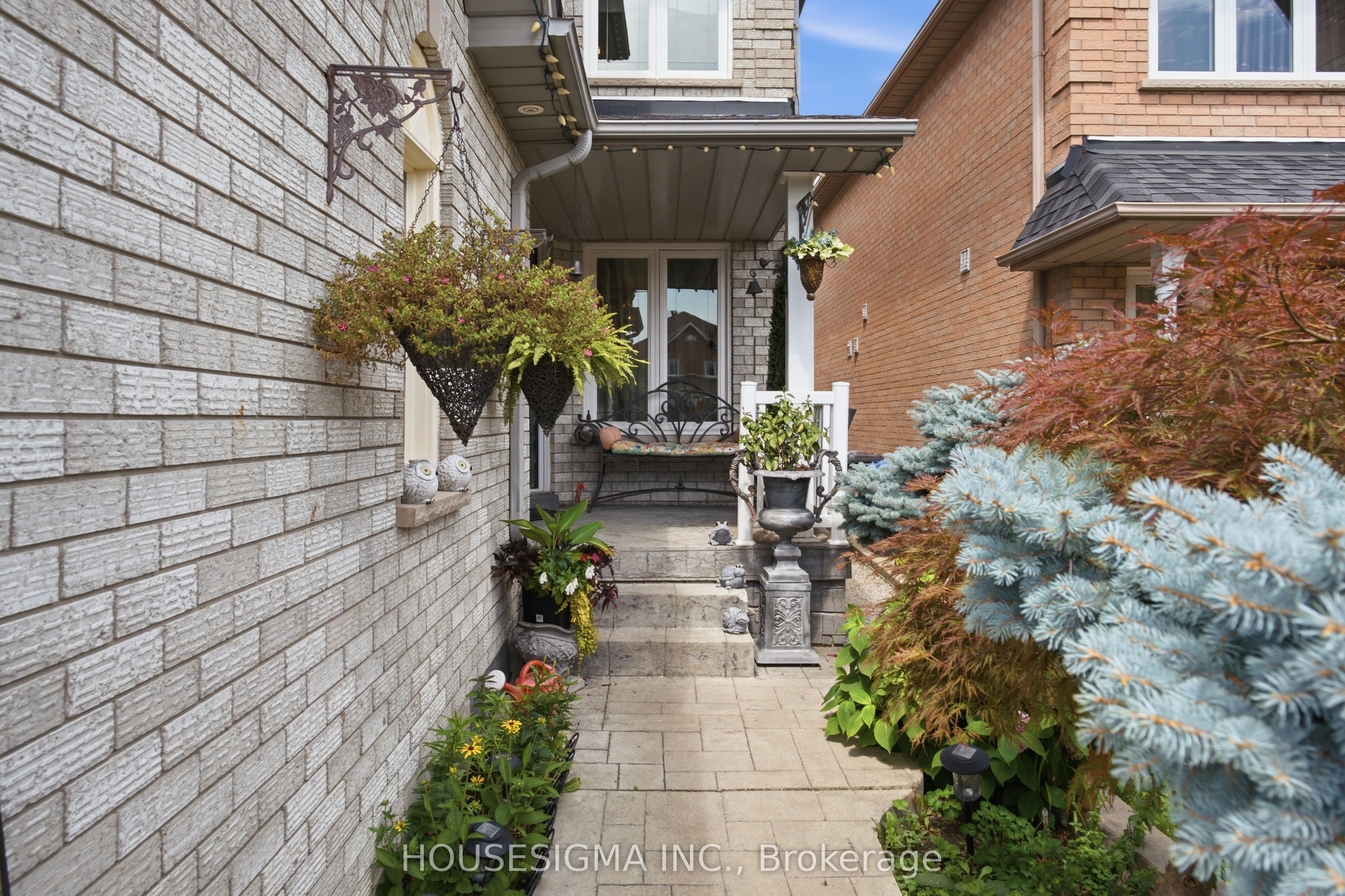 902 Applecroft Circle, Mississauga, ON L5V 2A7 photo 3