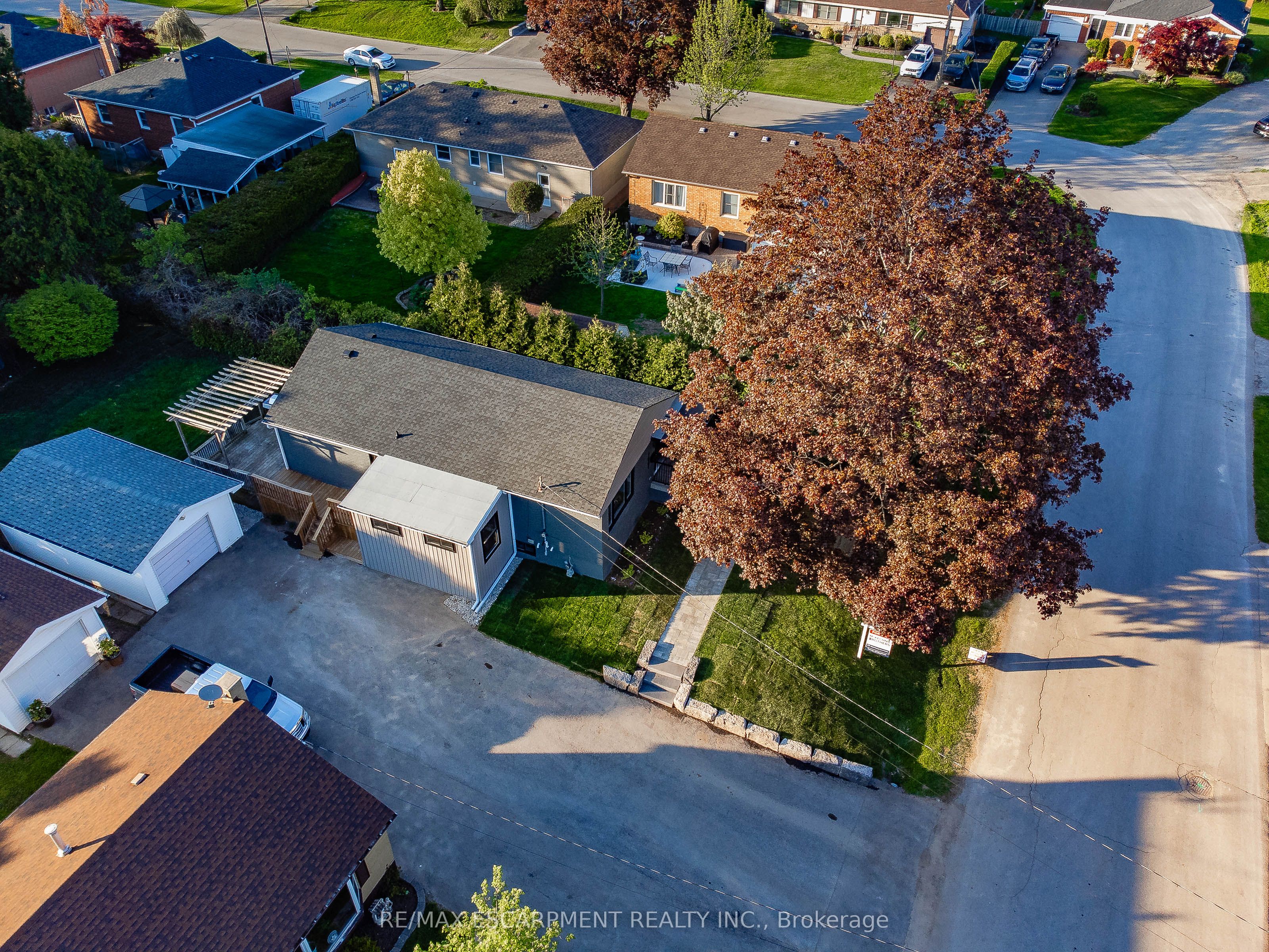 1041 Shepherd's Drive, Burlington, ON L7T 3R4 photo 2
