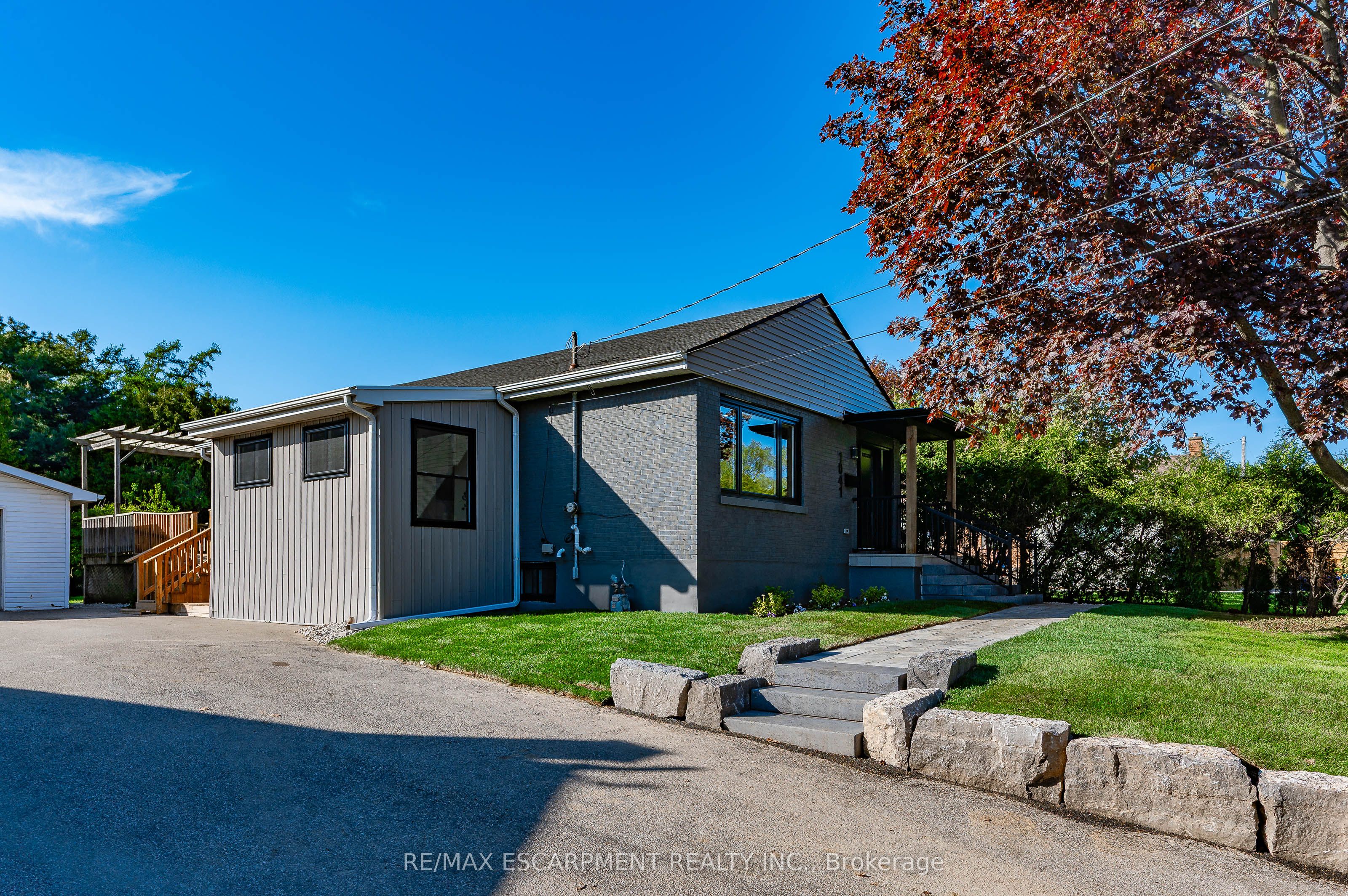 1041 Shepherd's Drive, Burlington, ON L7T 3R4 photo 3
