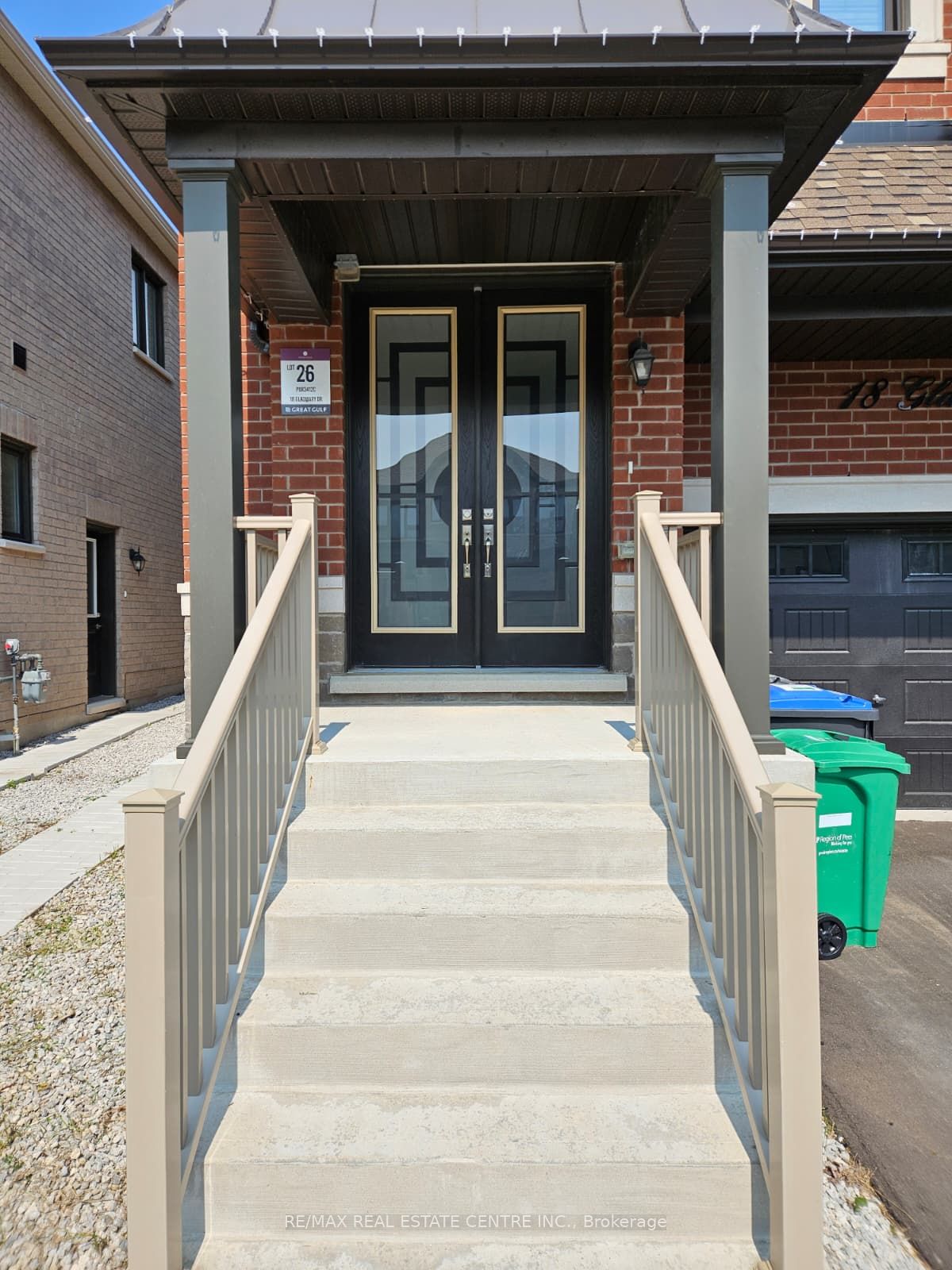 18 Gladmary Drive, Brampton, ON L6Y 6K9 photo 2