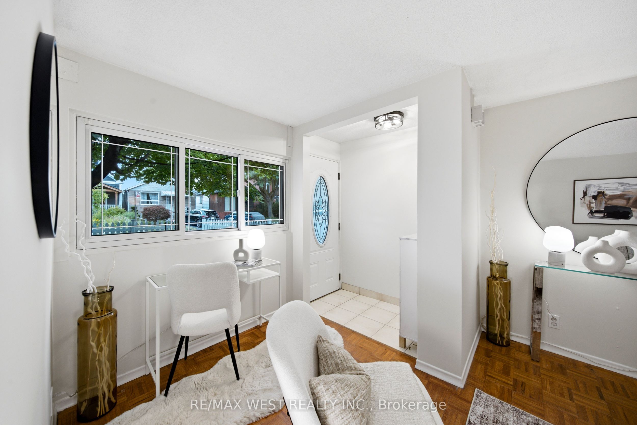 25 Batavia Avenue, Toronto, ON M6N 4A1 photo 3