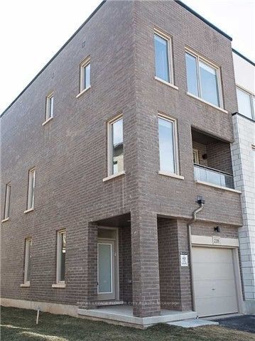 220 Huguenot Road, Oakville, ON L6H 0L6 photo 2