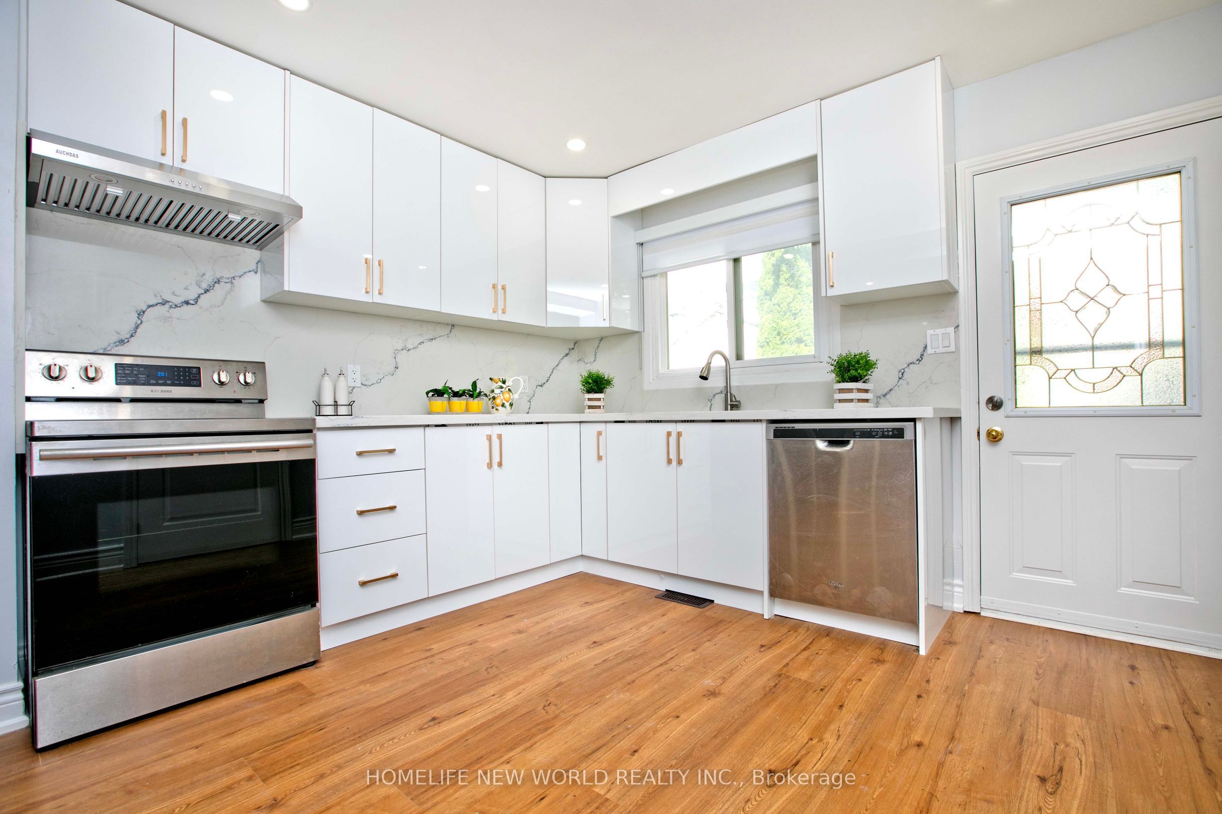 19 Britannia Avenue, Toronto, ON M6N 3T6 photo 5