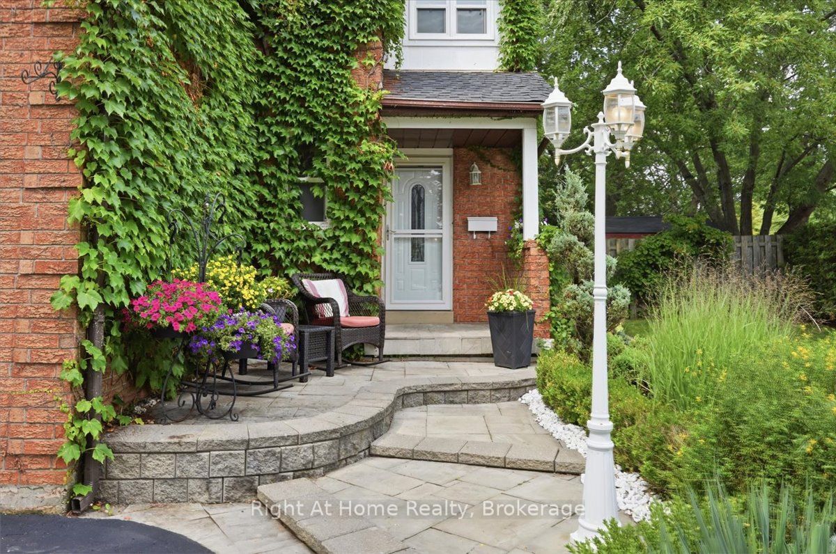 2256 Munns Avenue, Oakville, ON L6H 3M8 photo 2