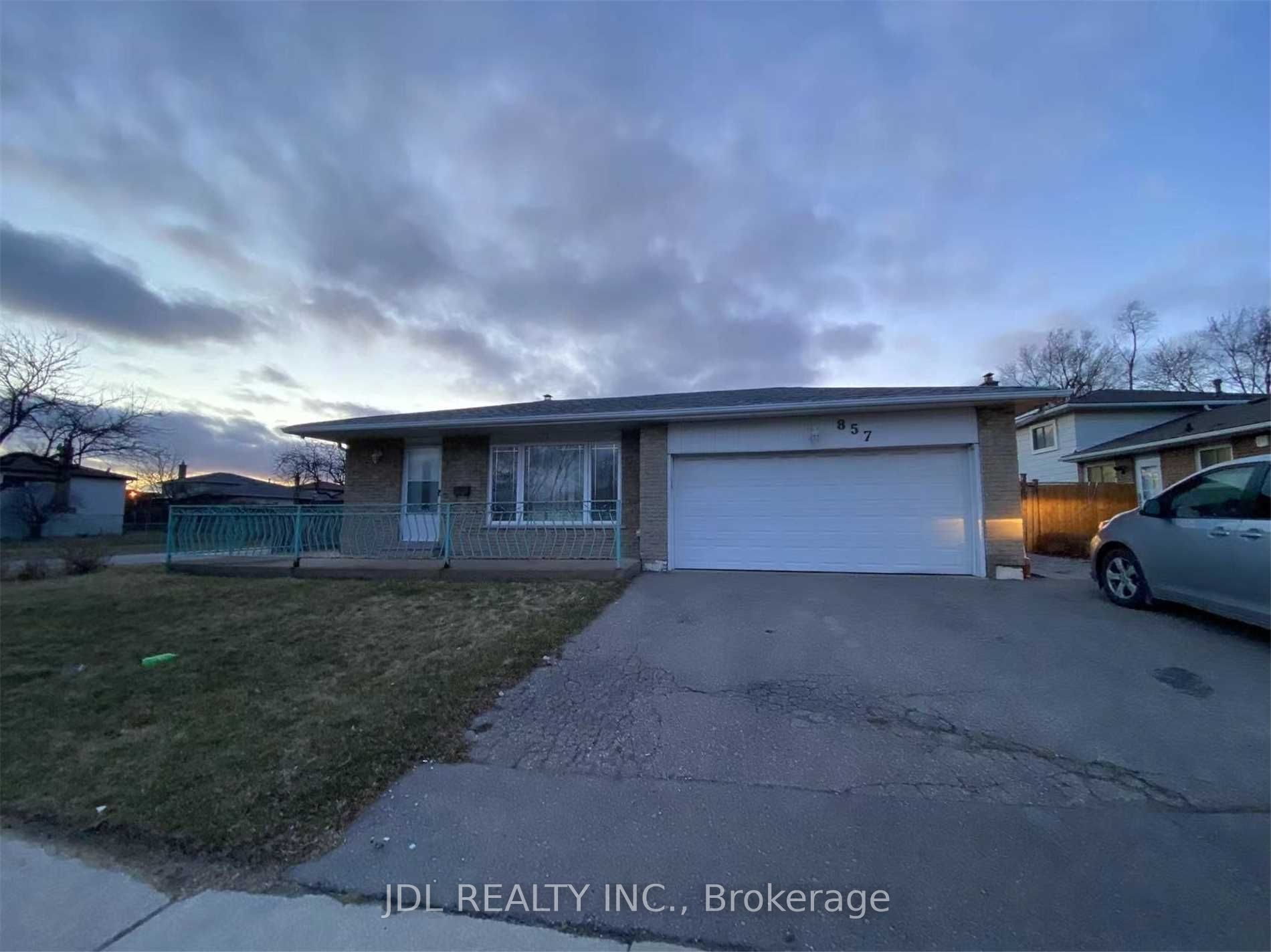 857 Westlock Road lower, Mississauga, ON L5C 1K7