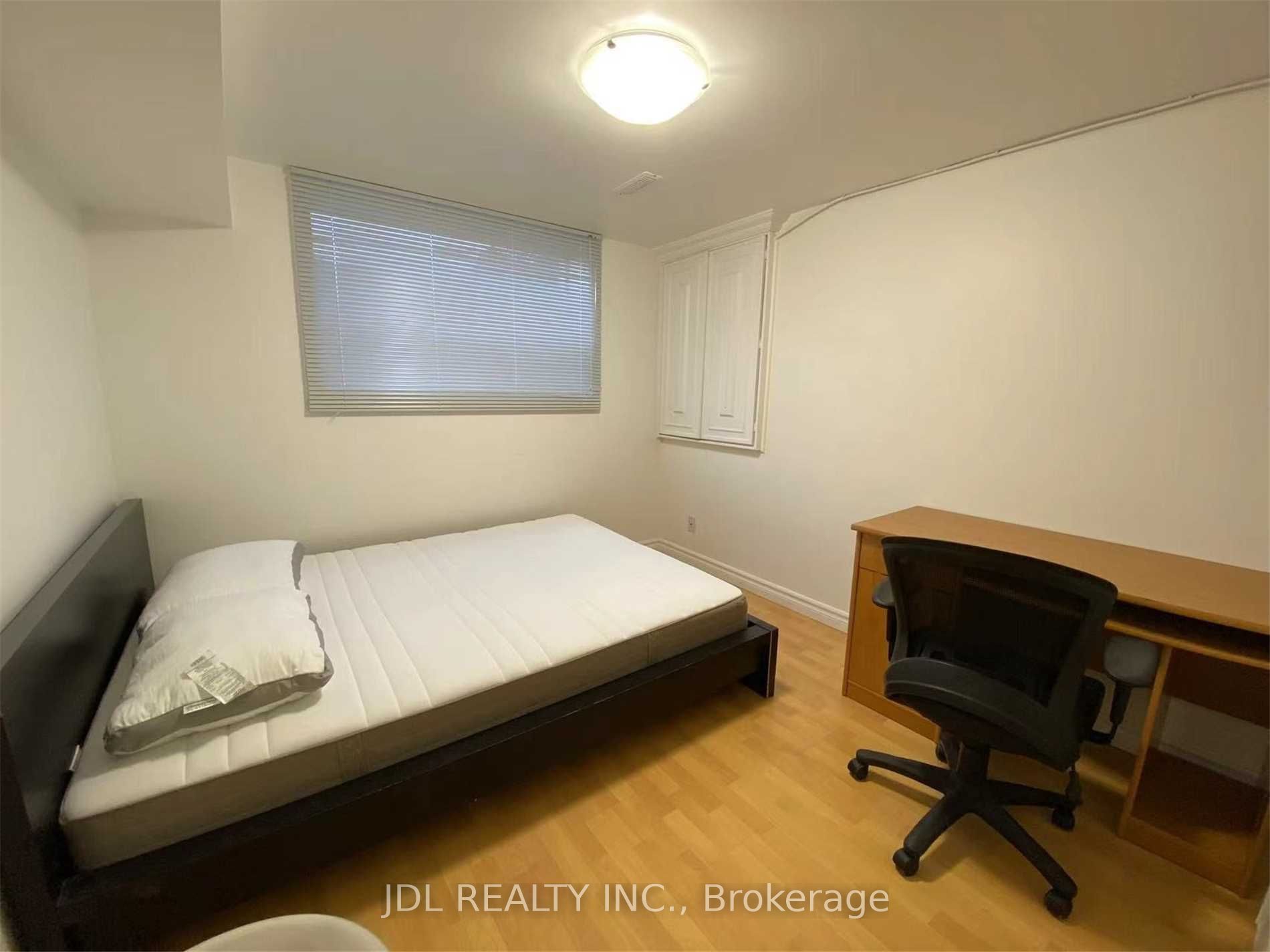 857 Westlock Road lower, Mississauga, ON L5C 1K7 photo 5