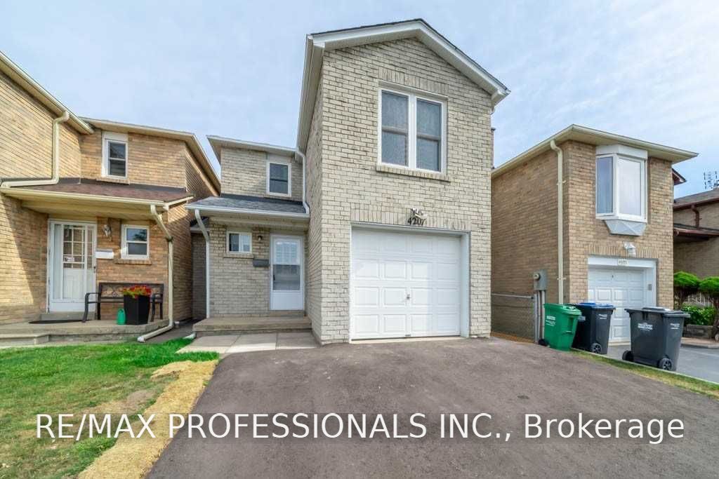 4207 Beacon Lane, Mississauga, ON L5C 3V8