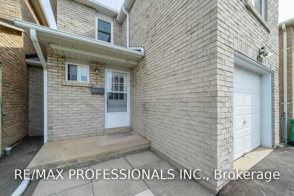 4207 Beacon Lane, Mississauga, ON L5C 3V8 photo 2