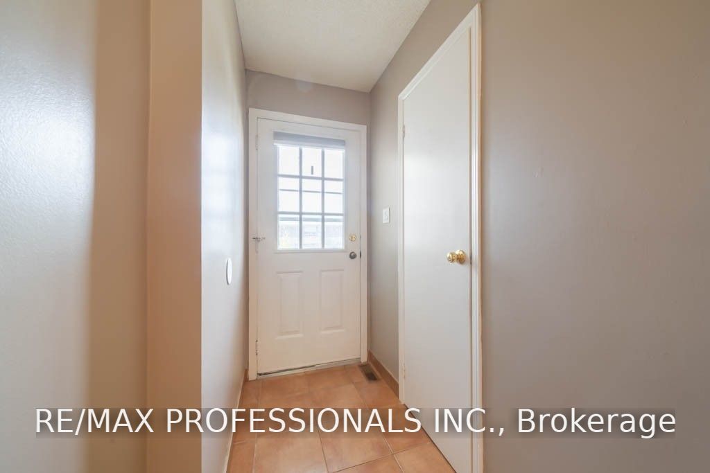 4207 Beacon Lane, Mississauga, ON L5C 3V8 photo 3